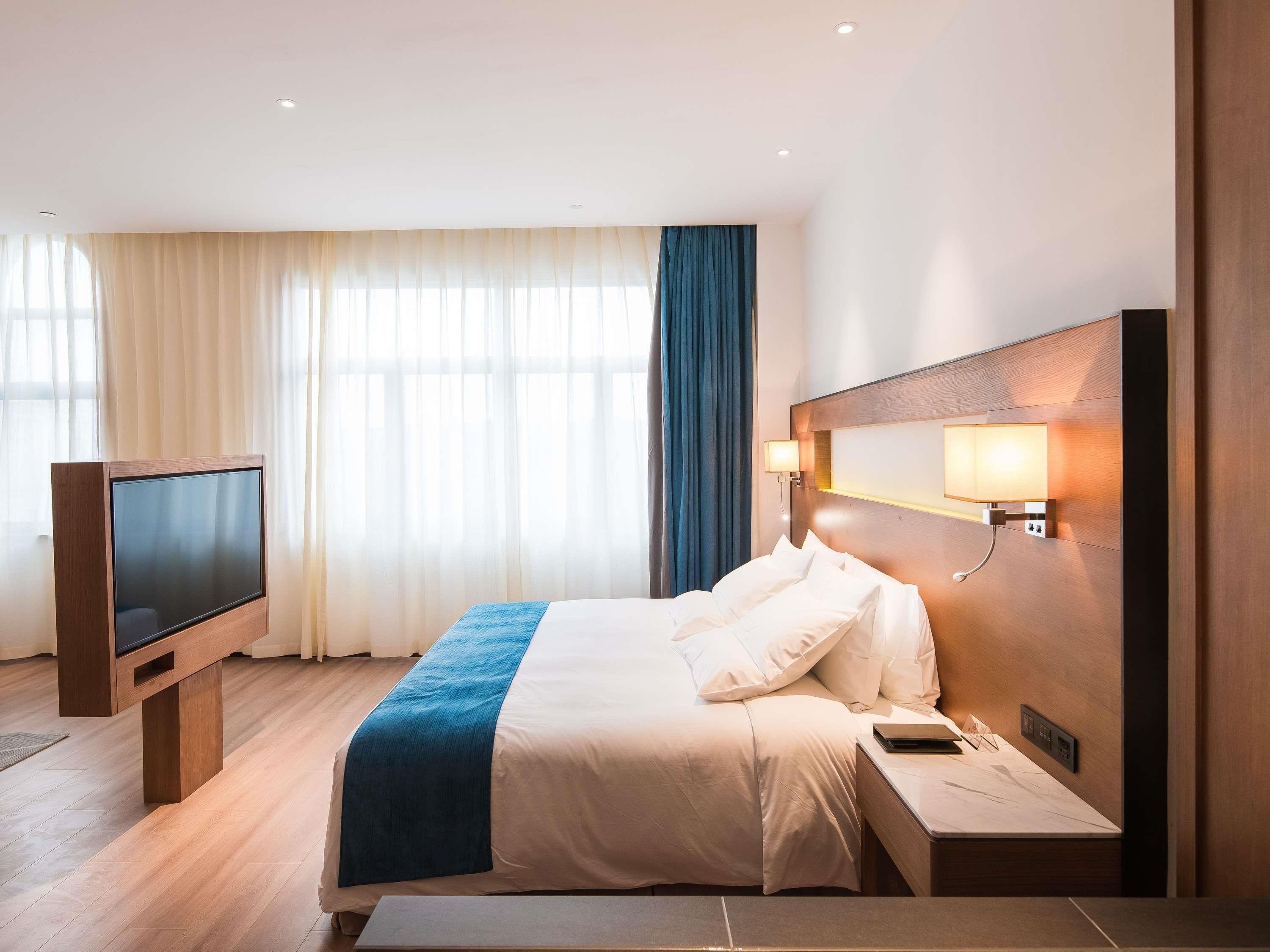 Double Executive King Bed