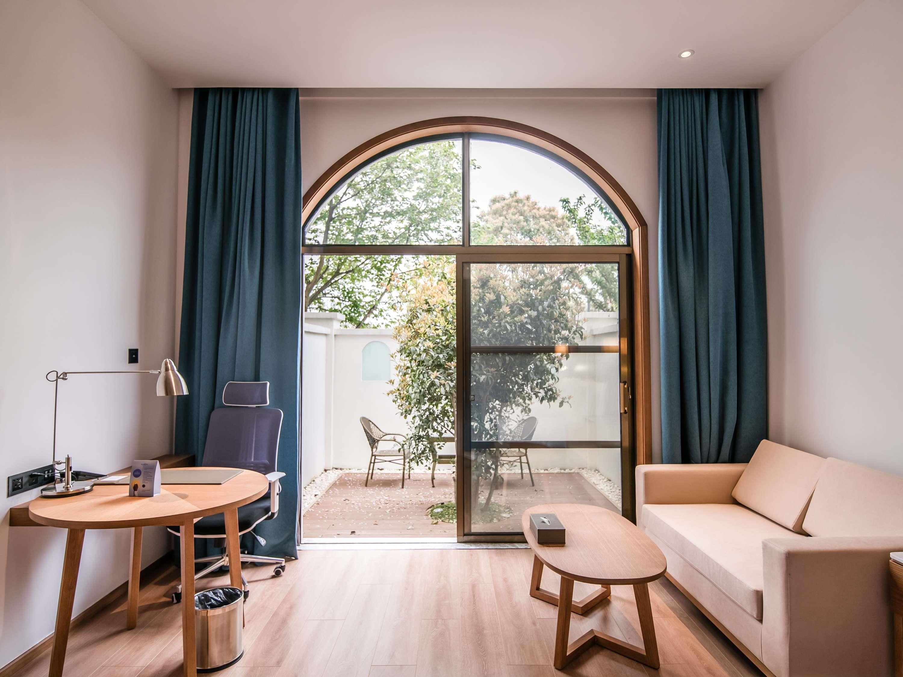 Double Deluxe King Bed