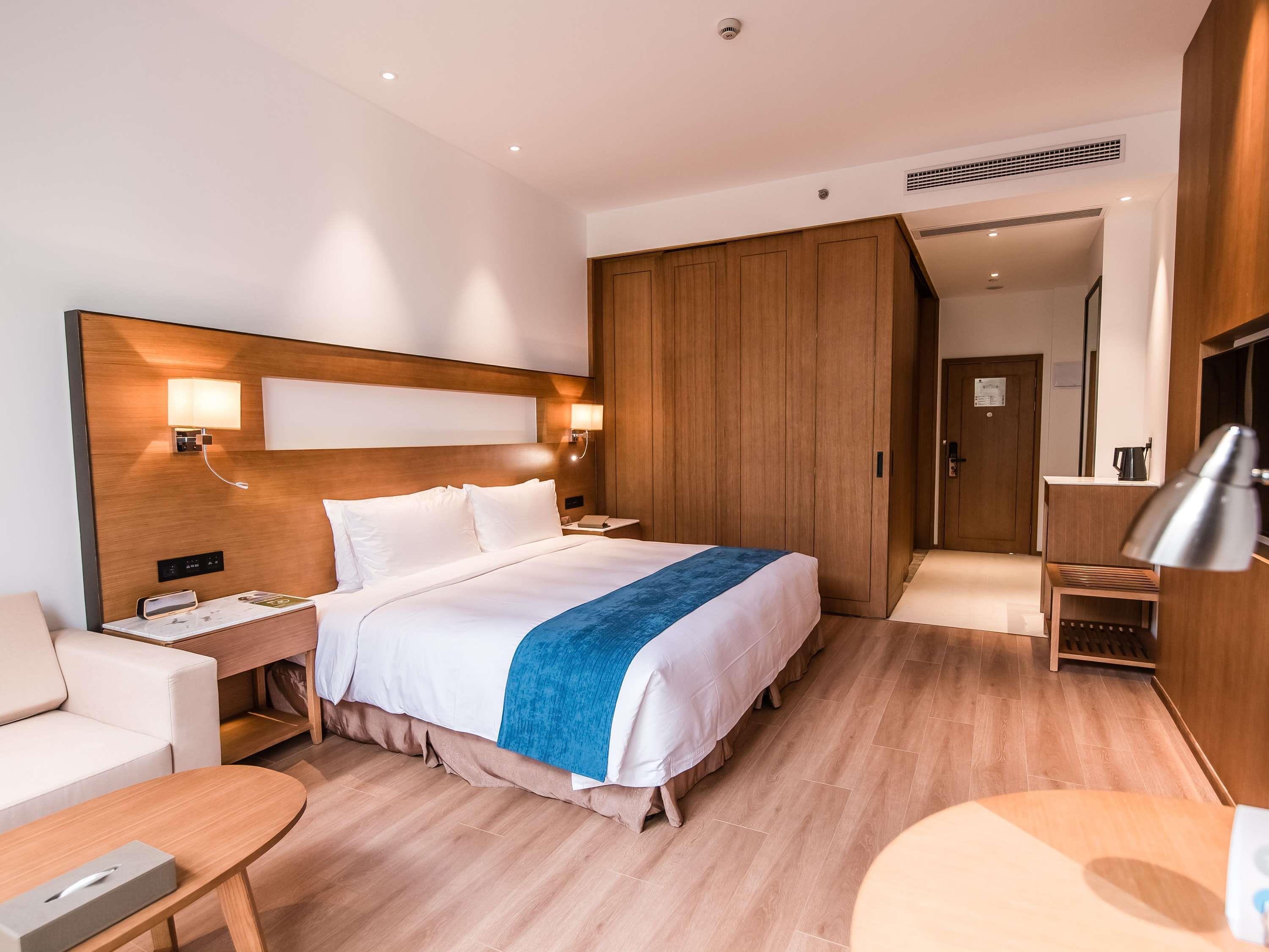 Double Deluxe King Bed