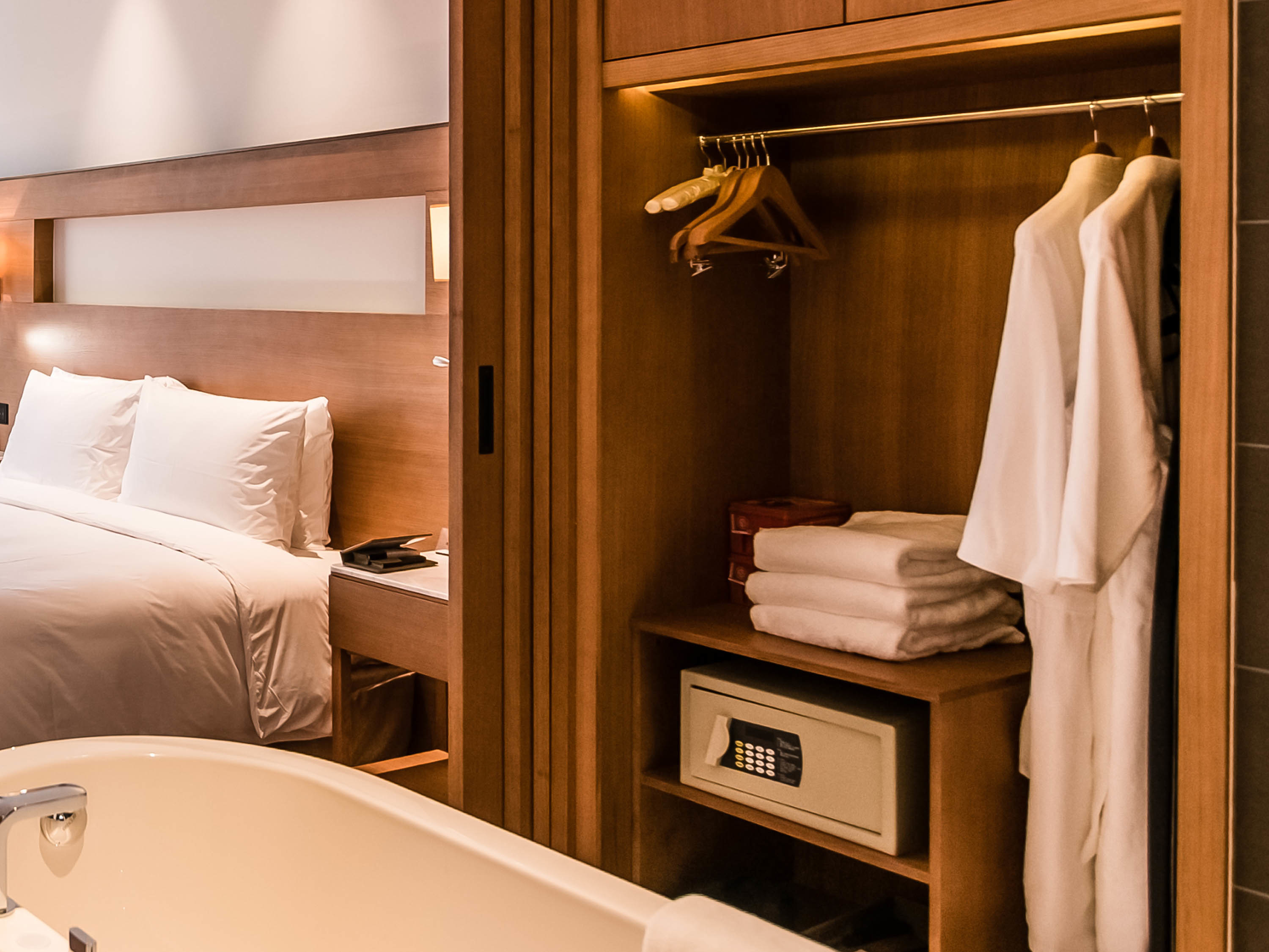 Double Deluxe King Bed