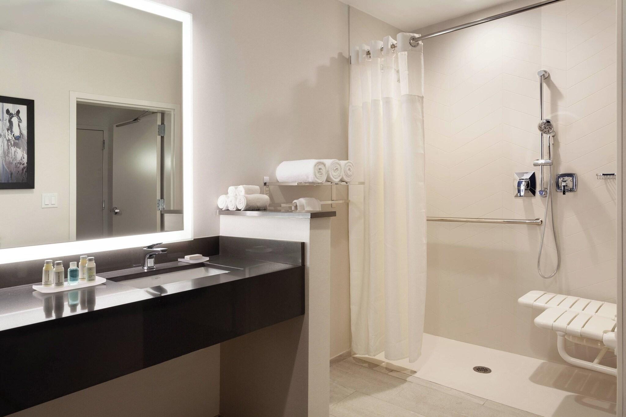 Studio Two Queen Beds