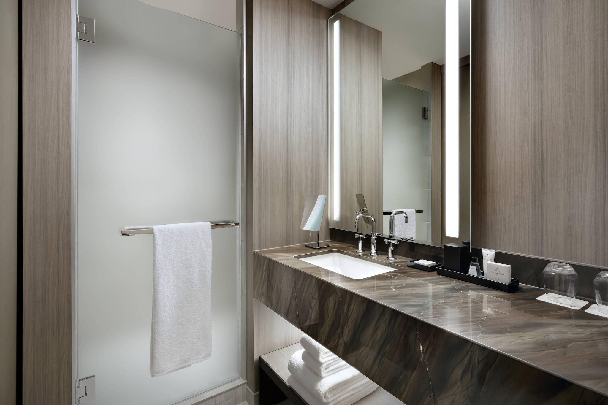 Double Deluxe King Bed