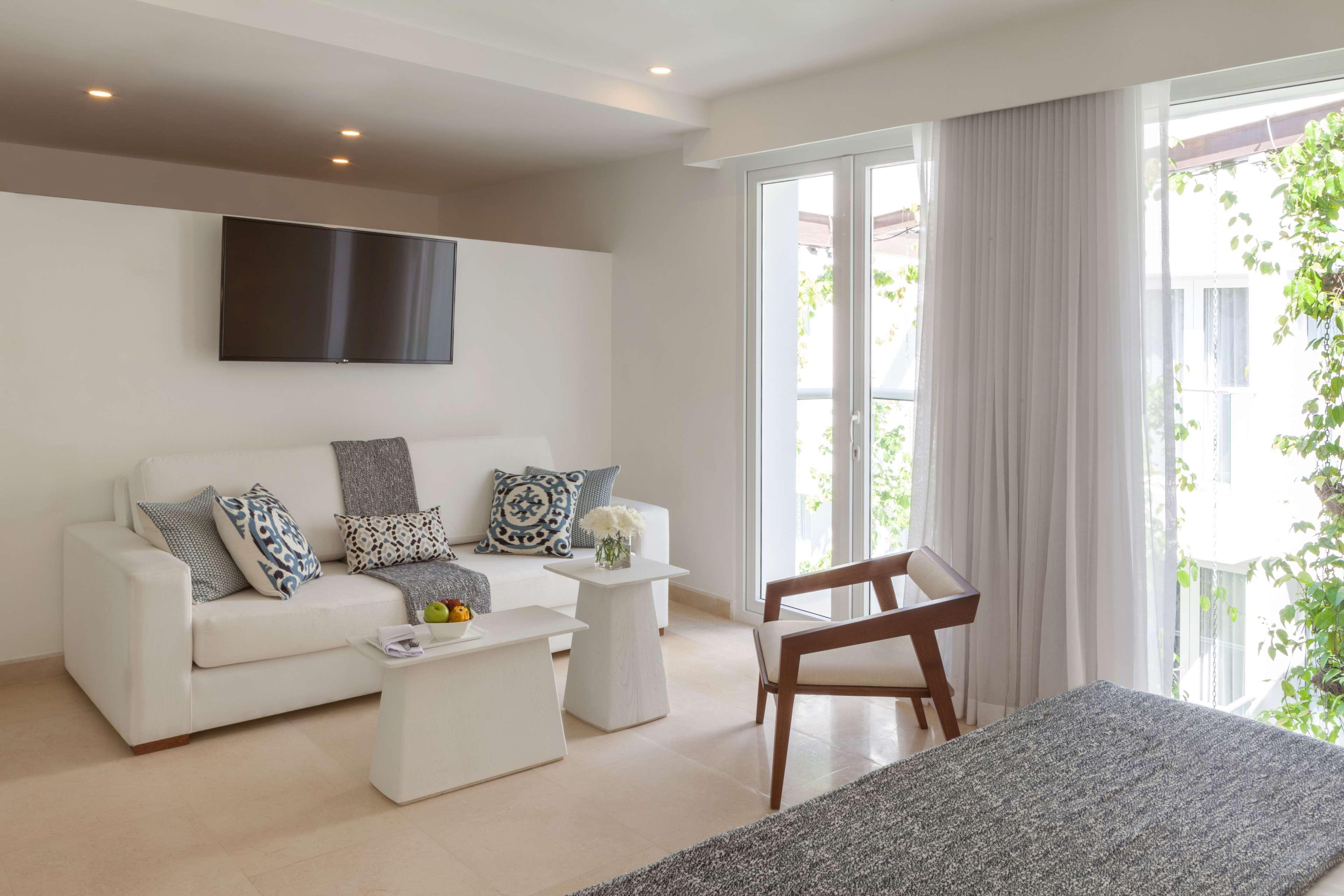 Double Garden View King Bed