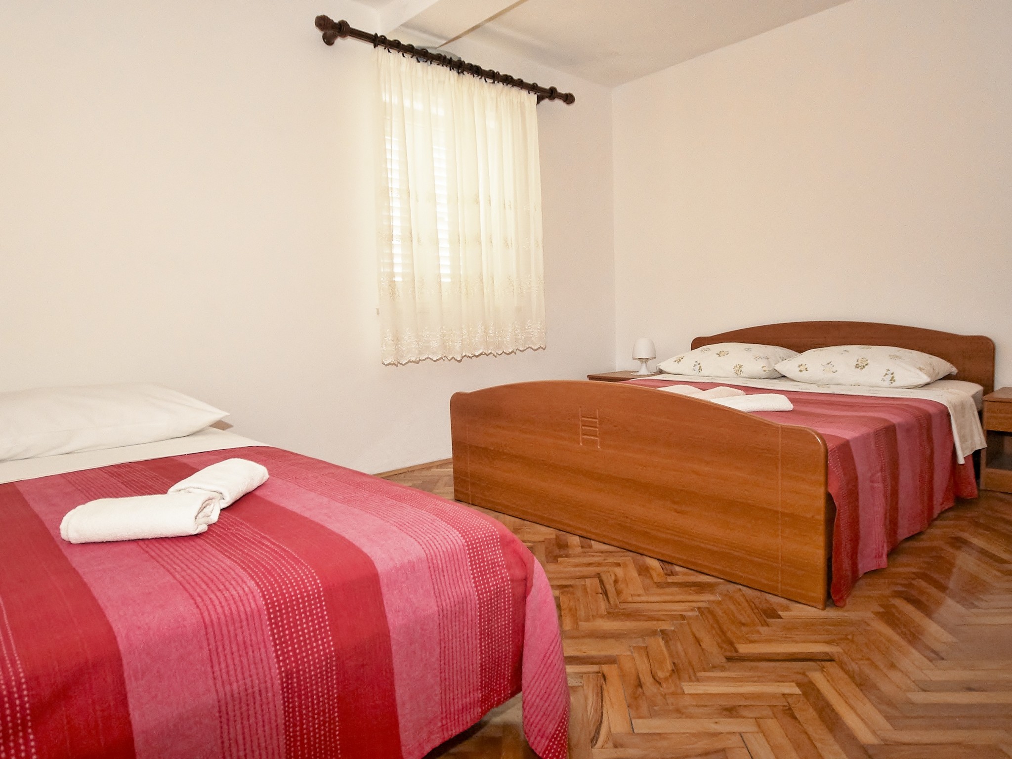 Apartment Capacity 4