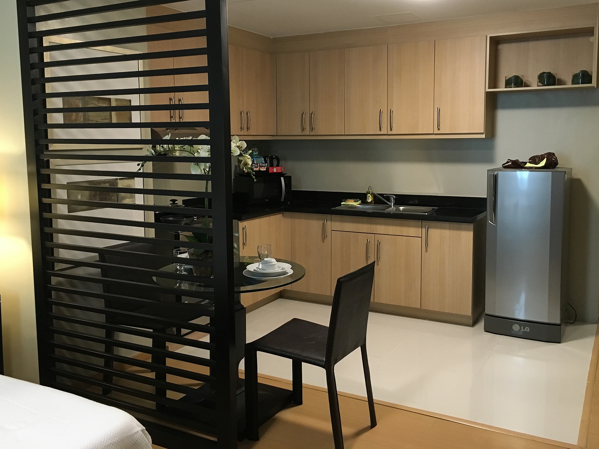 Studio Queen Size Bed