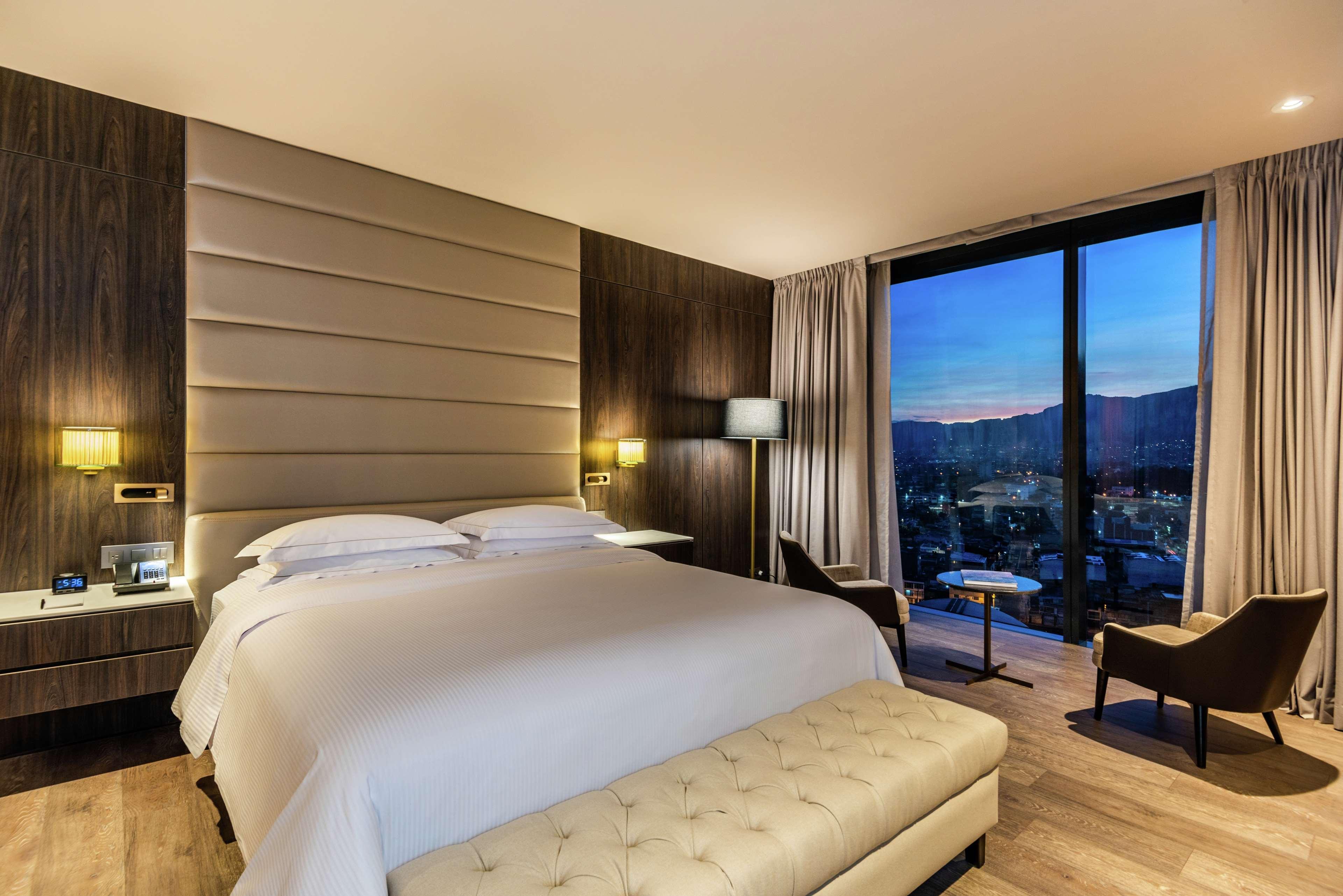 Suite Deluxe King Bed