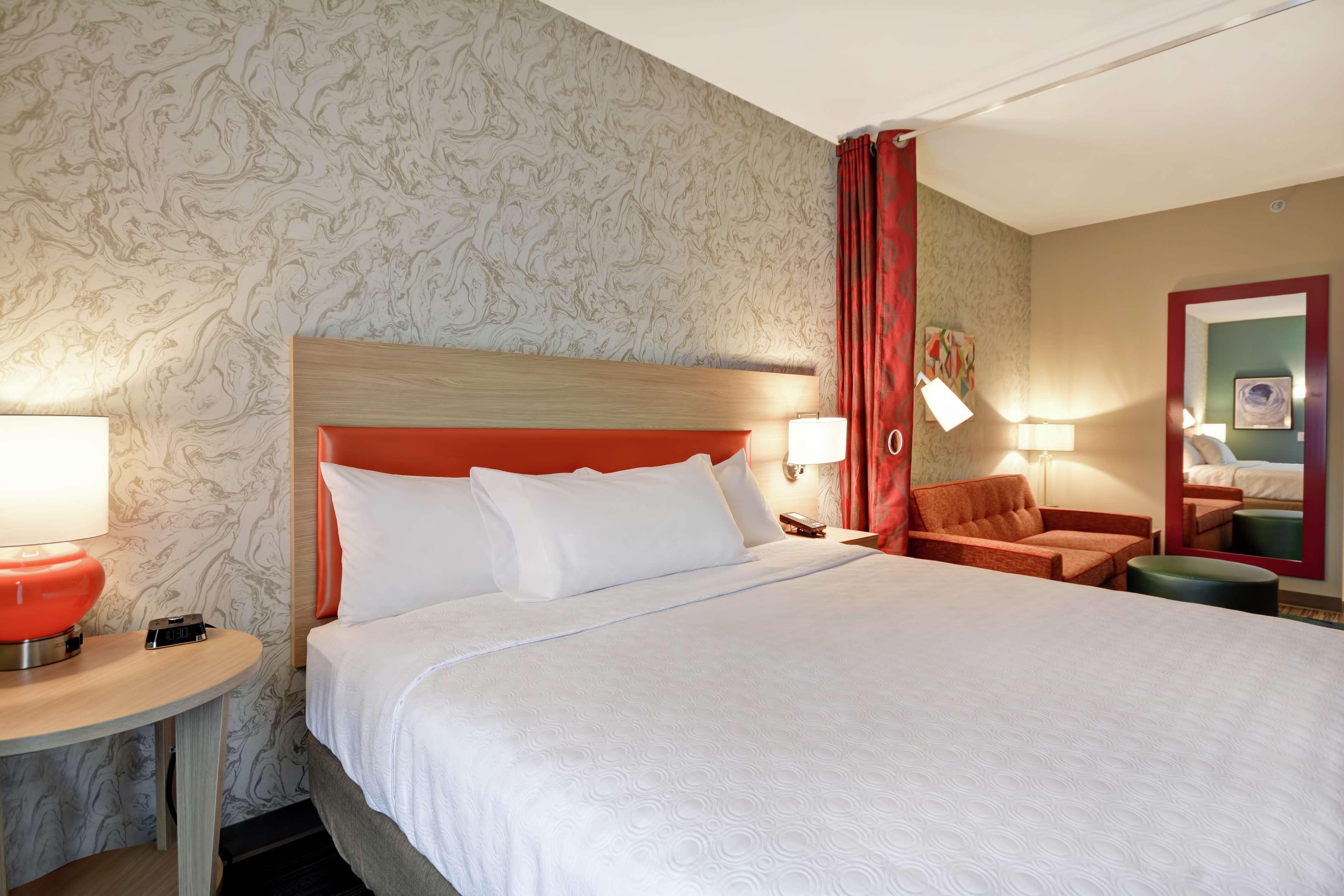 Studio Premium King Bed