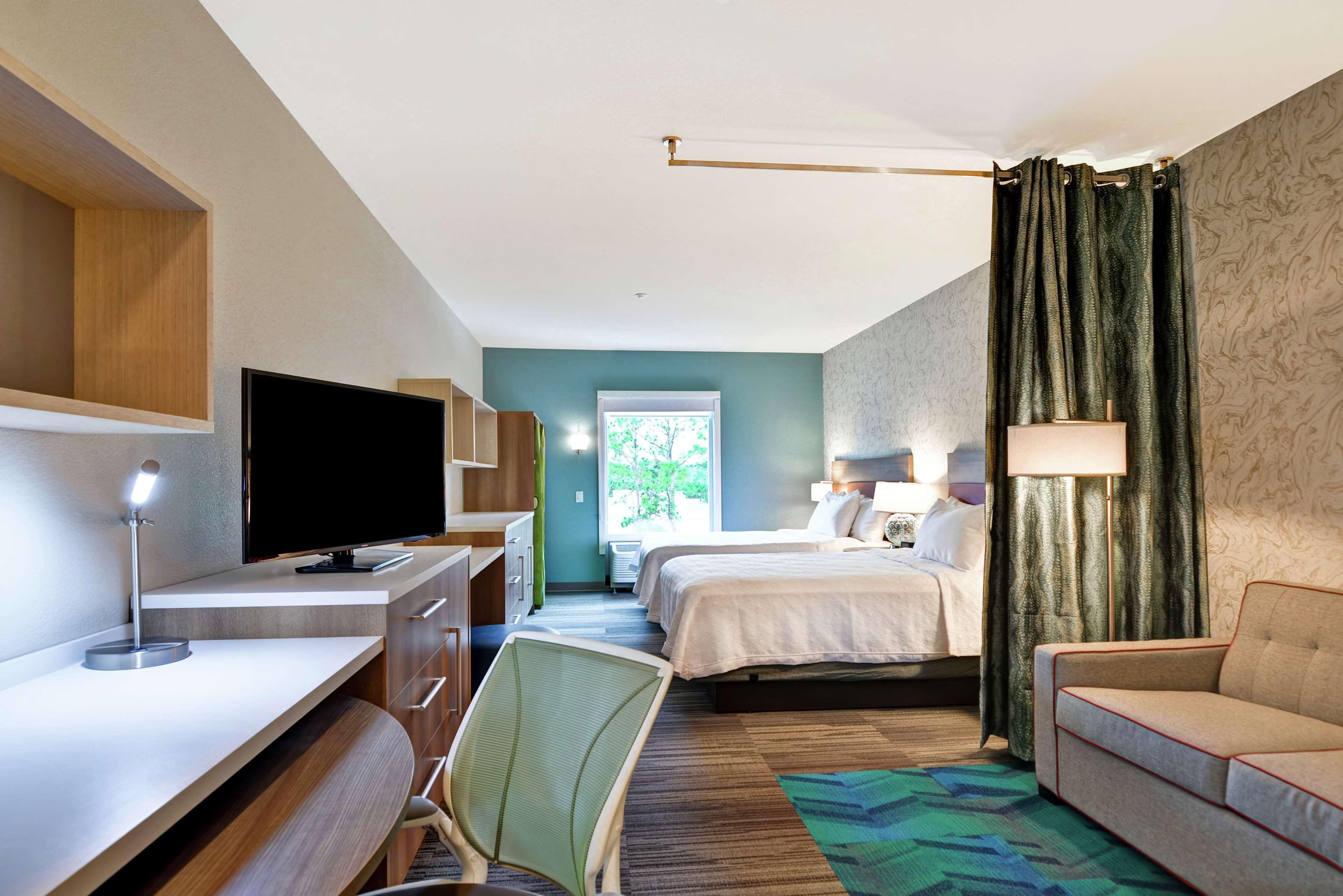 Studio Two Queen Beds