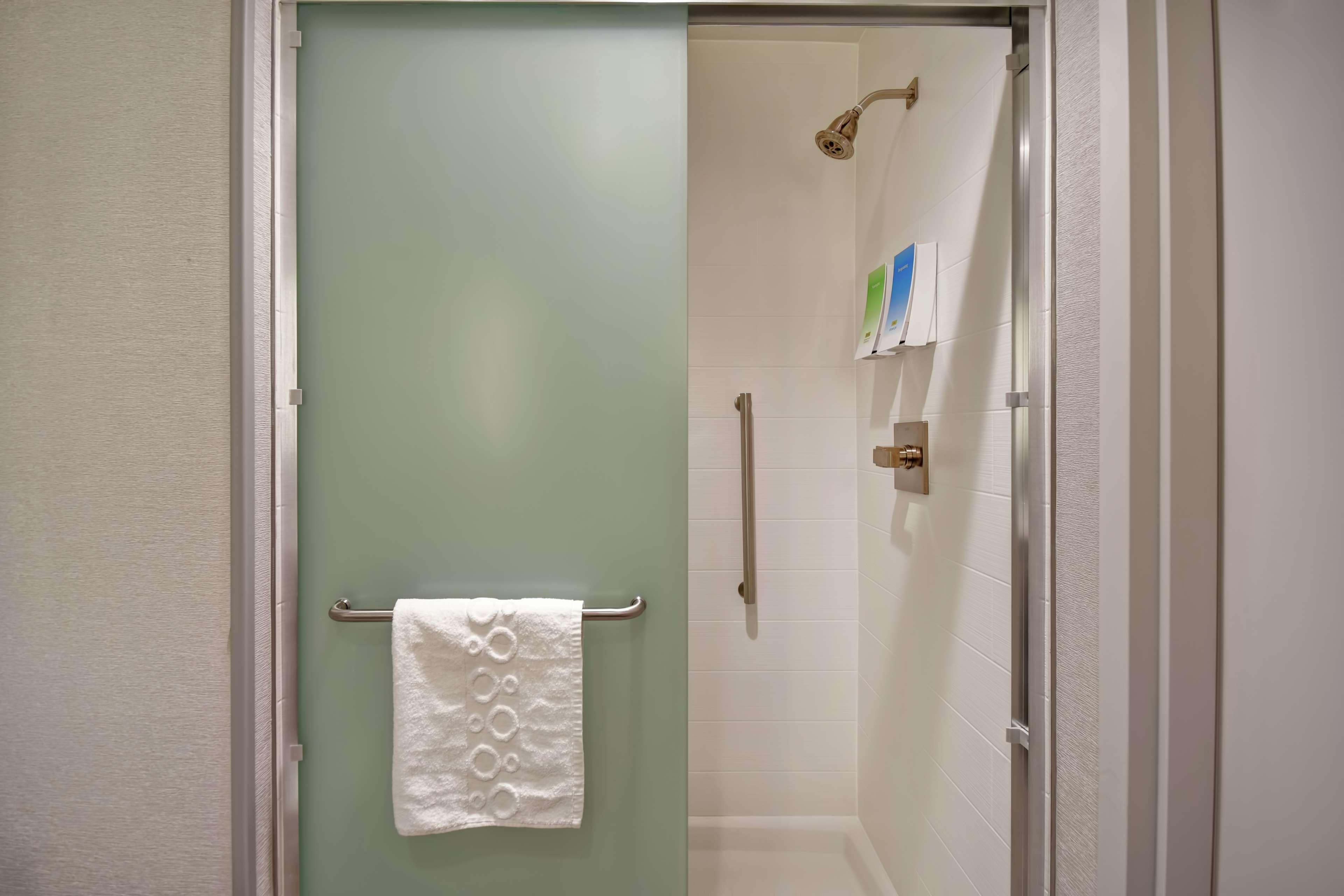 Studio Two Queen Beds Non Smoking