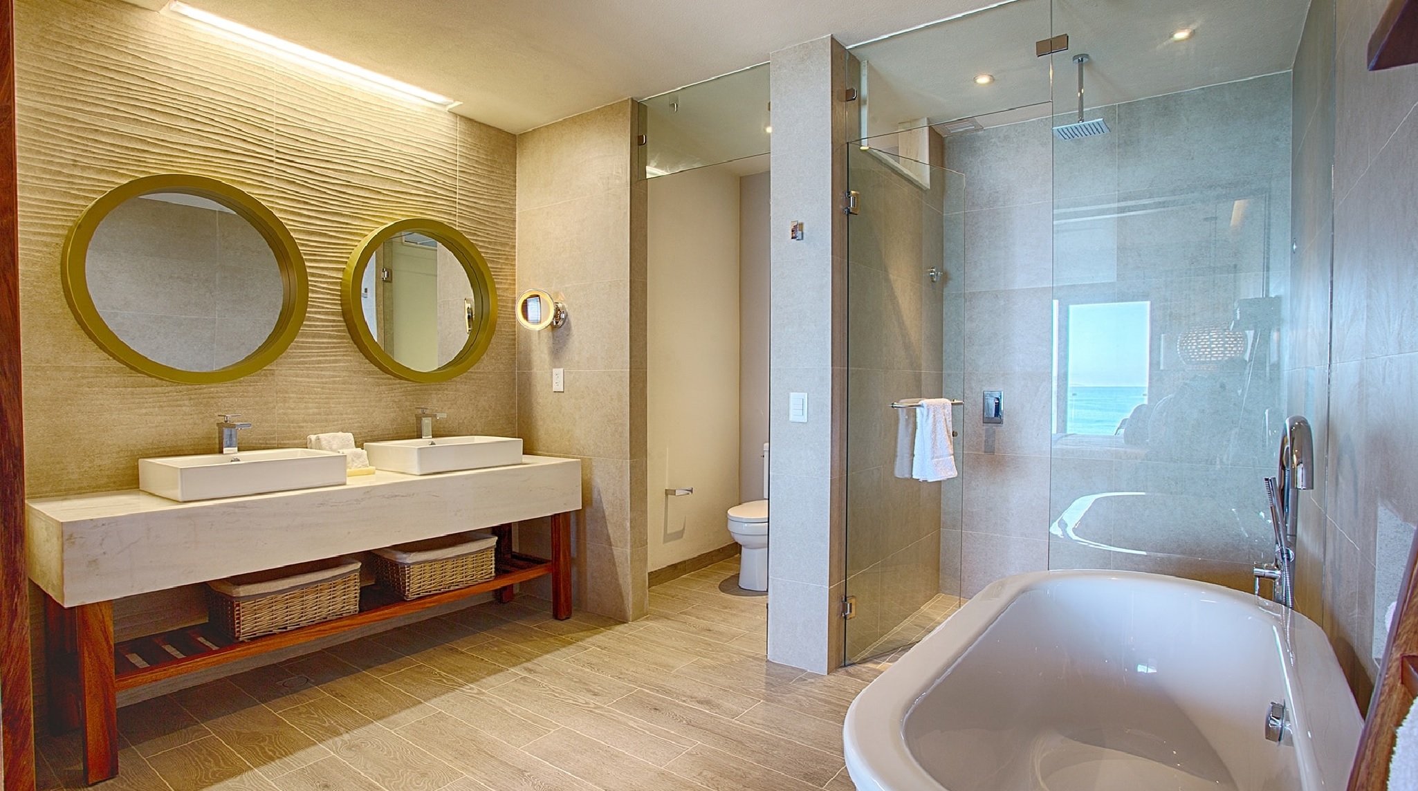 Suite Partial Ocean View