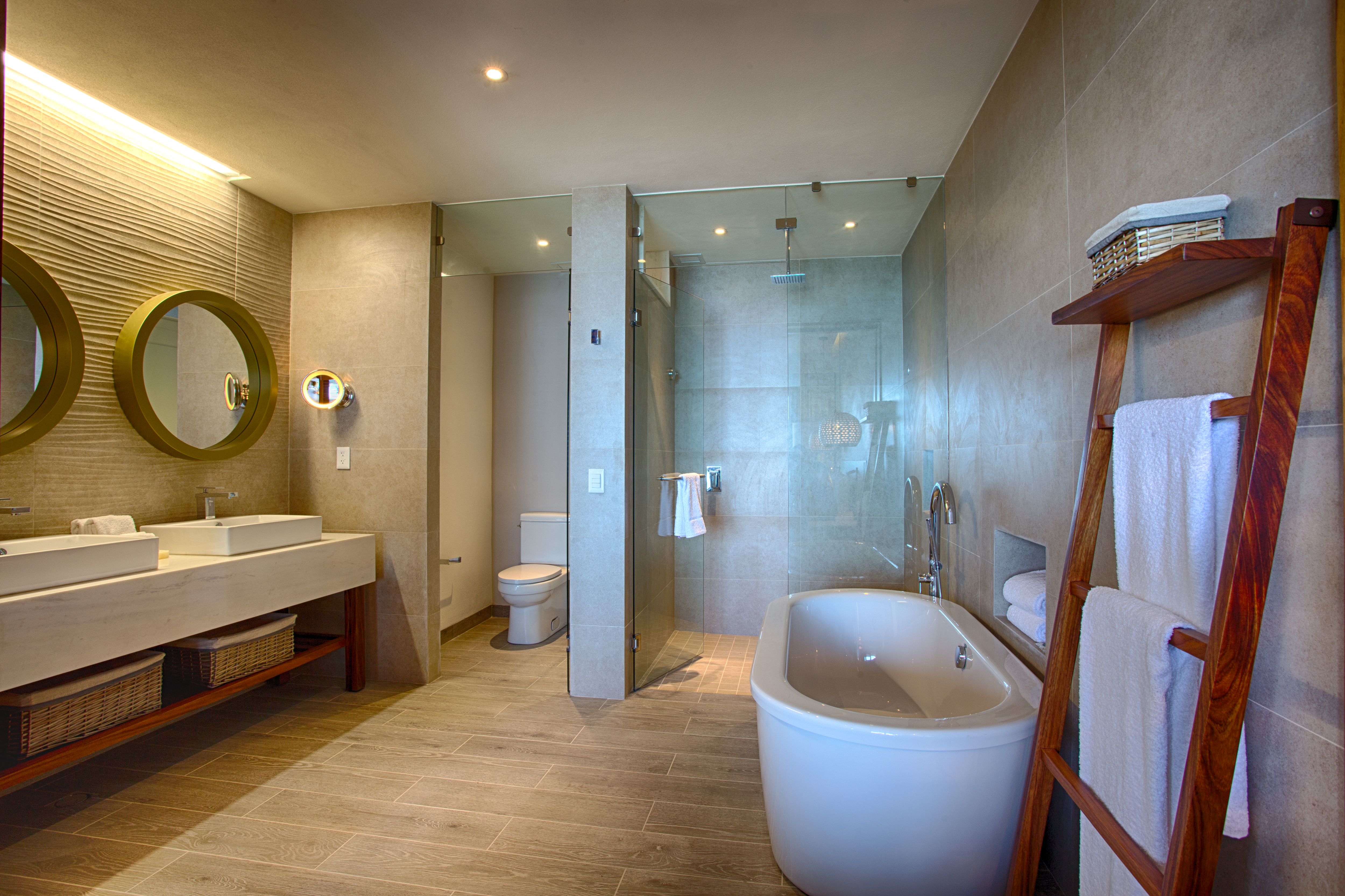 Suite Partial Ocean View King Bed