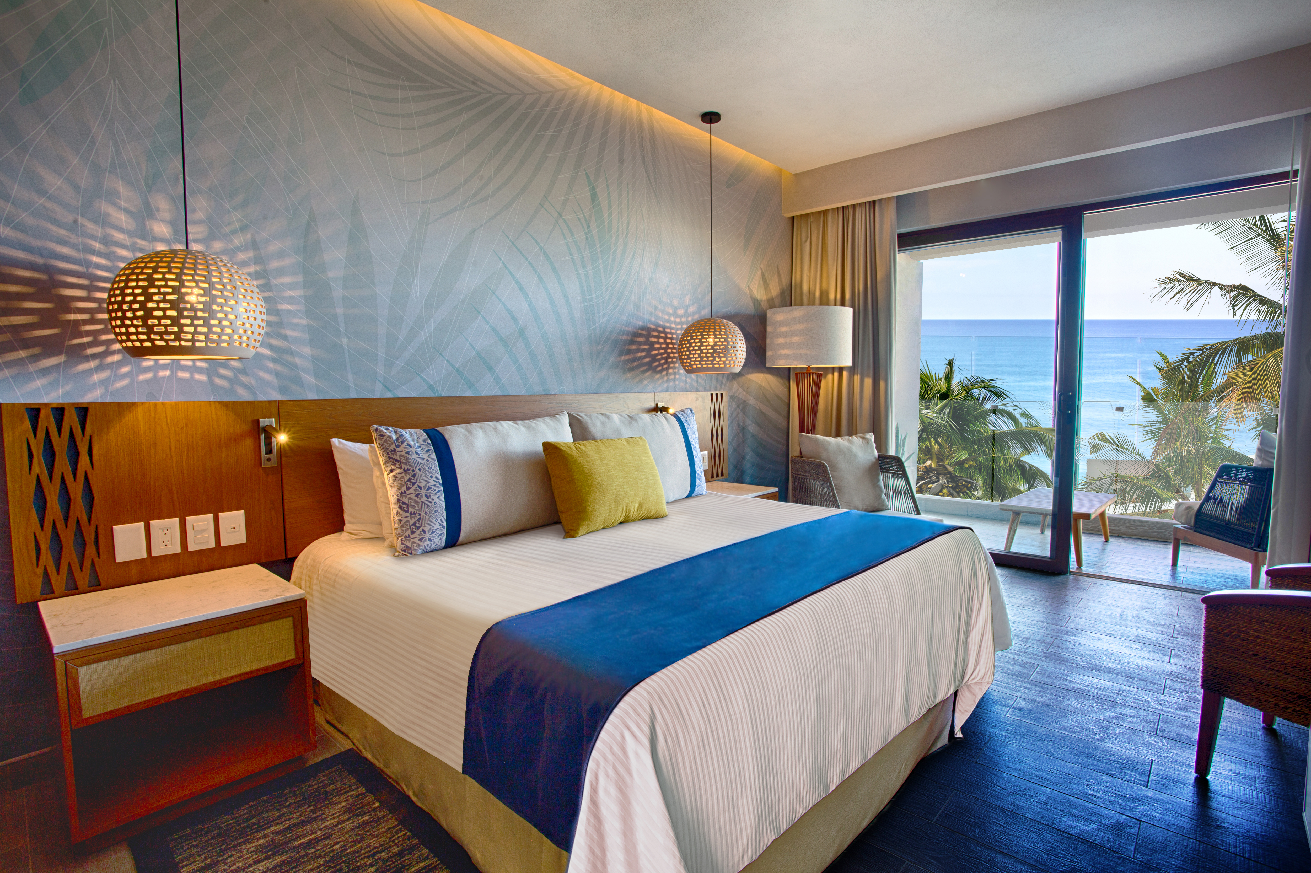Suite Partial Ocean View King Bed