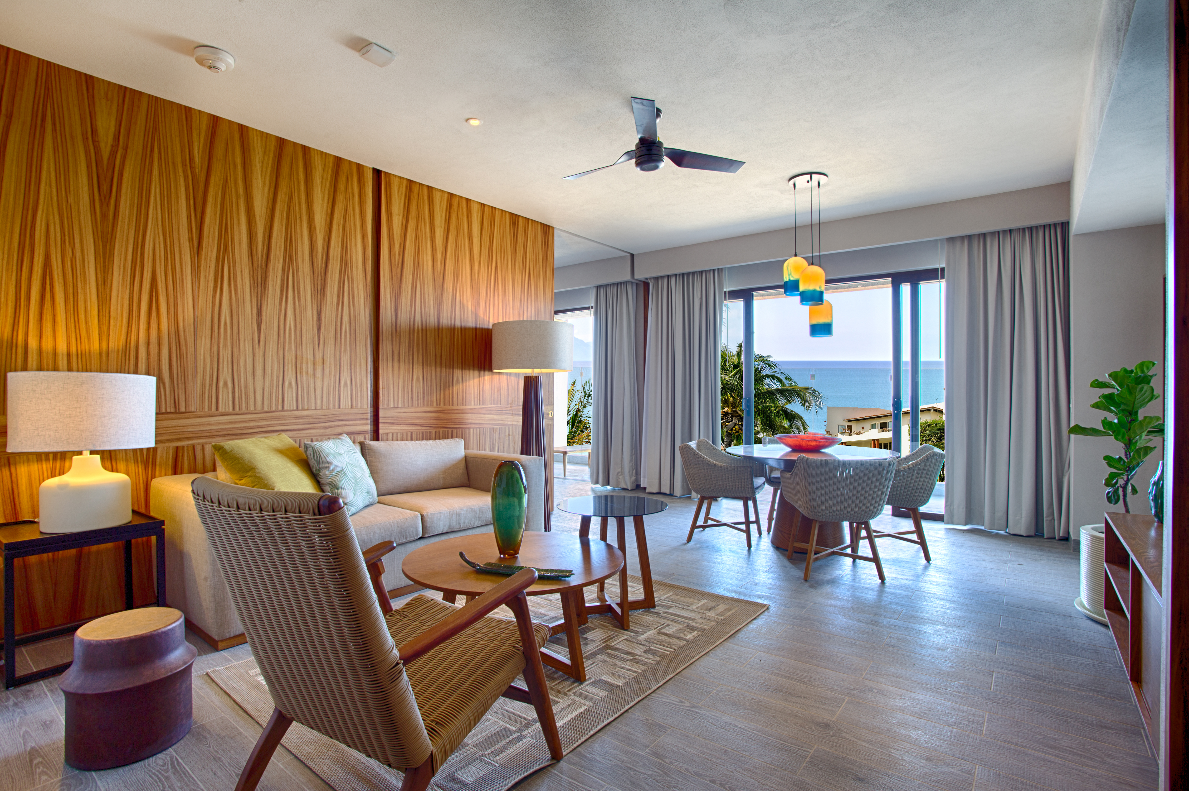 Suite Partial Ocean View King Bed