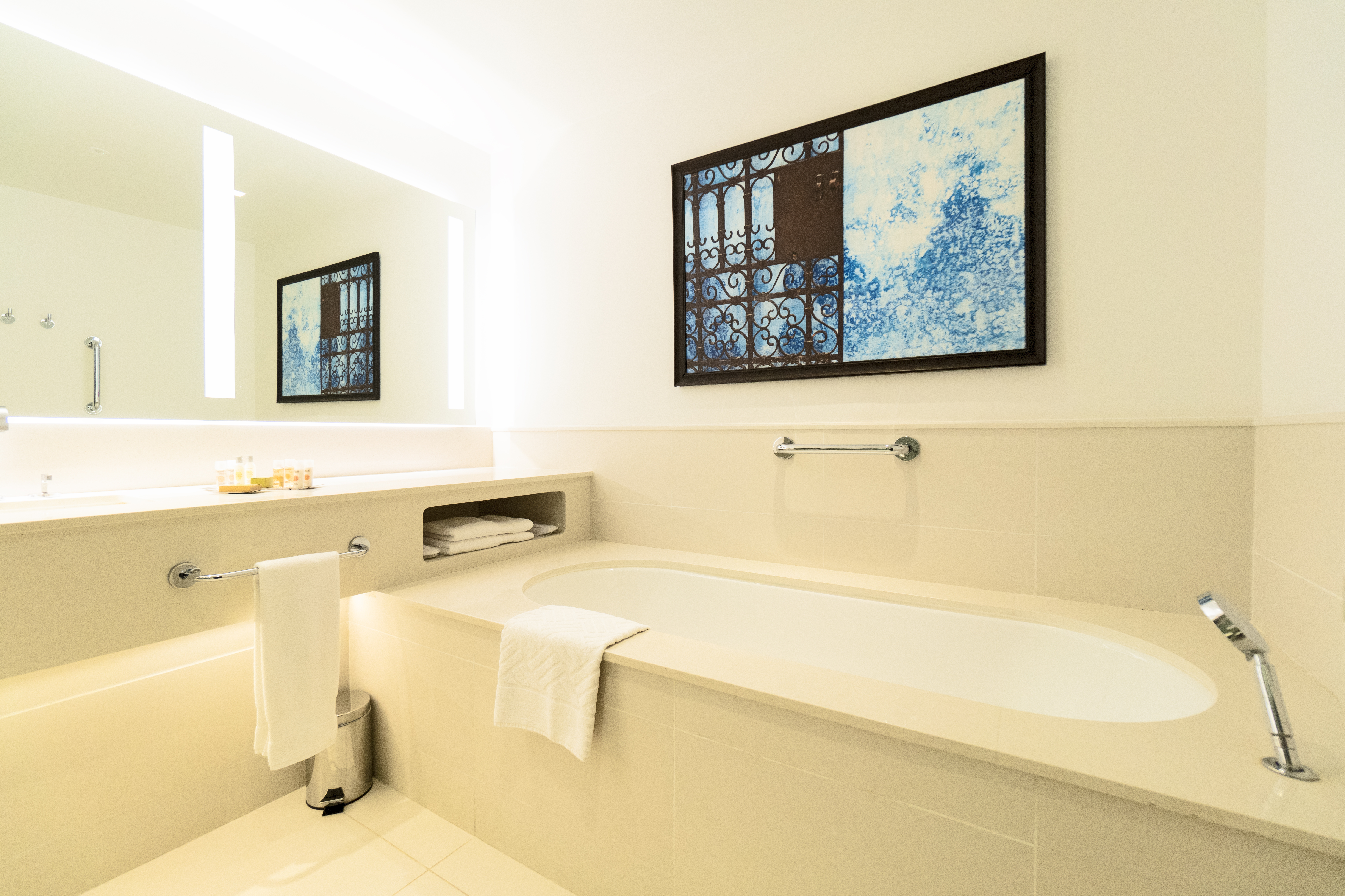 Suite Deluxe King Bed