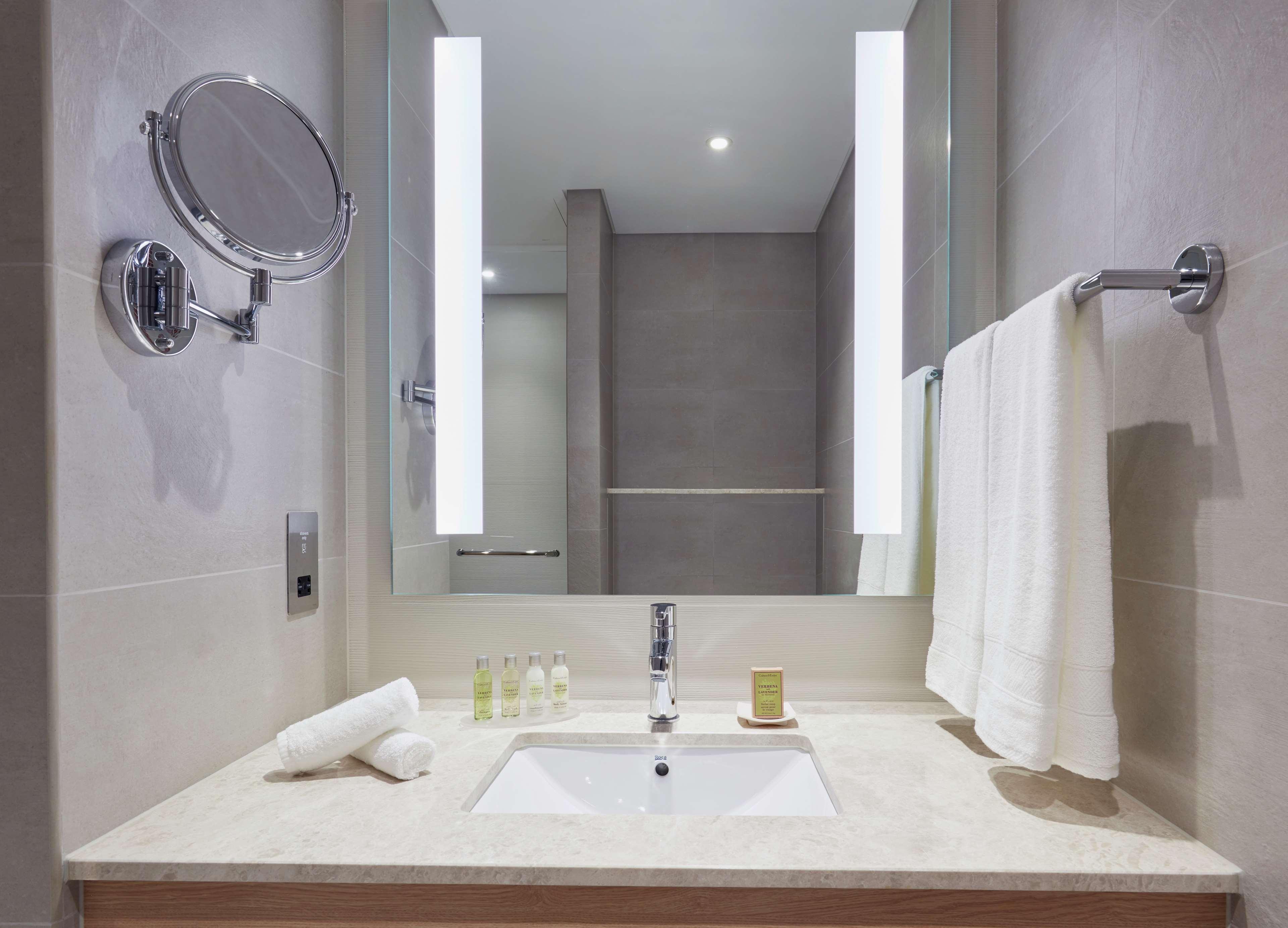 Suite Queen Size Bed