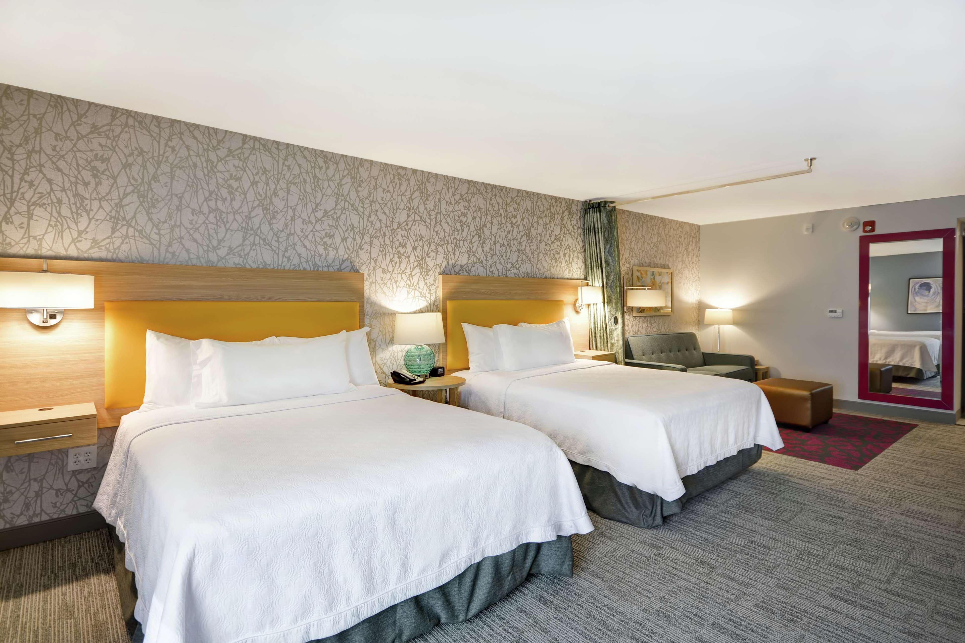 Studio Two Queen Beds