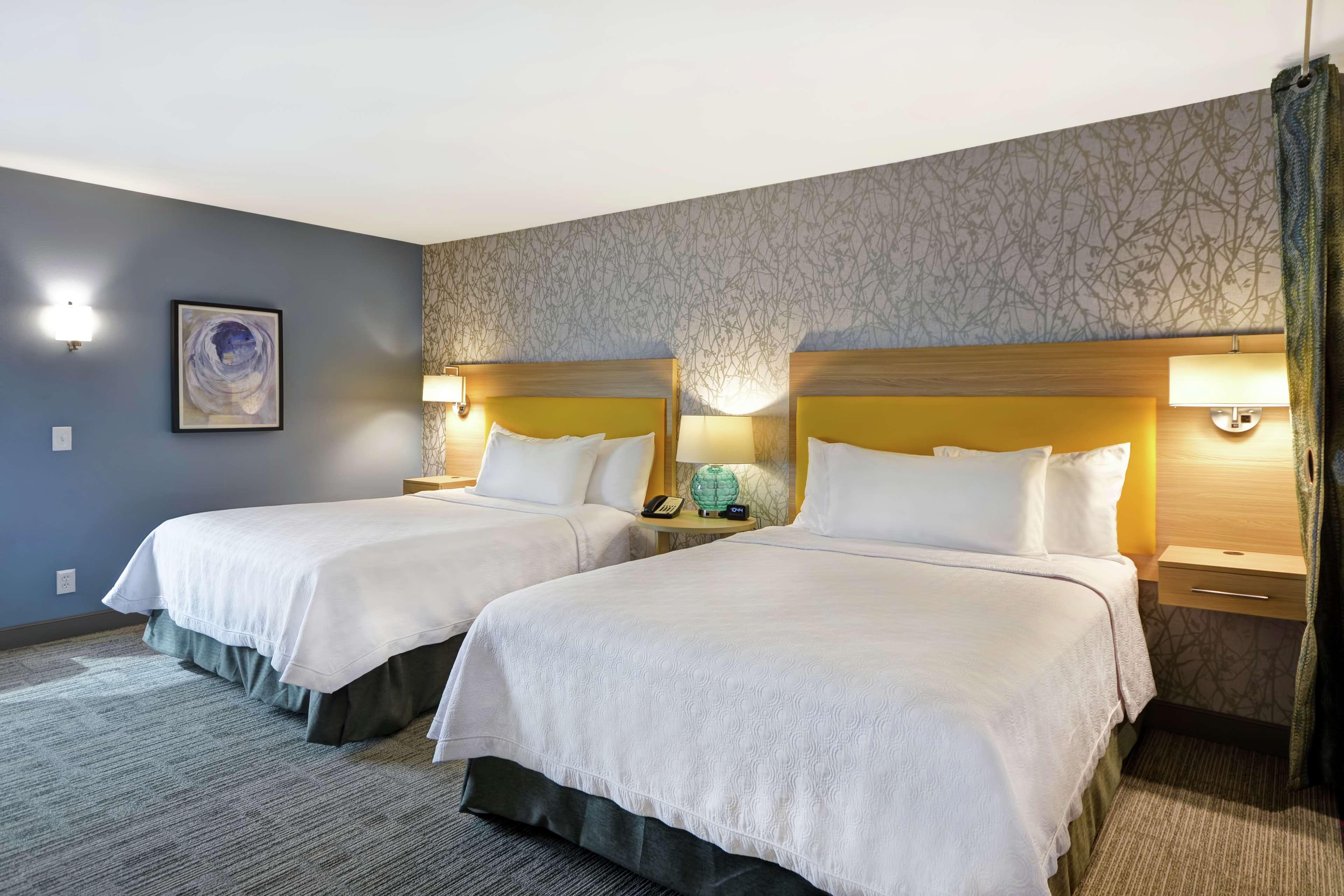 Studio Two Queen Beds