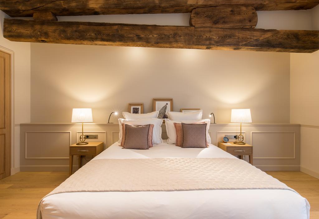 Double Deluxe Queen Bed