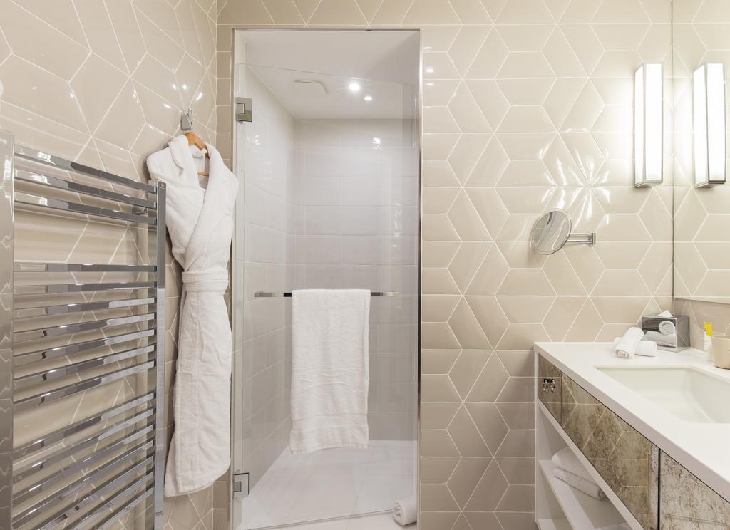 Double Deluxe Queen Bed