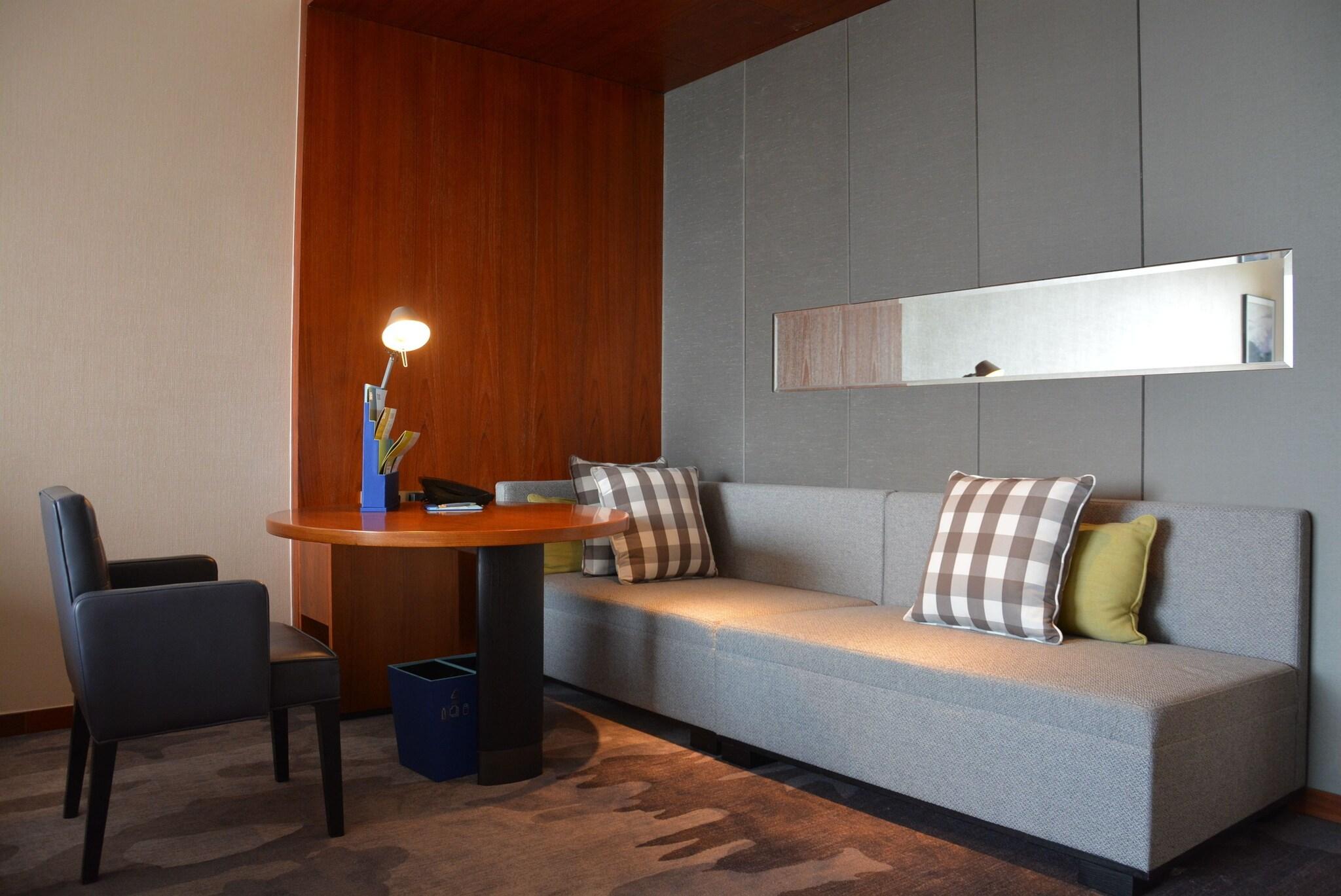 Double Garden View King Bed