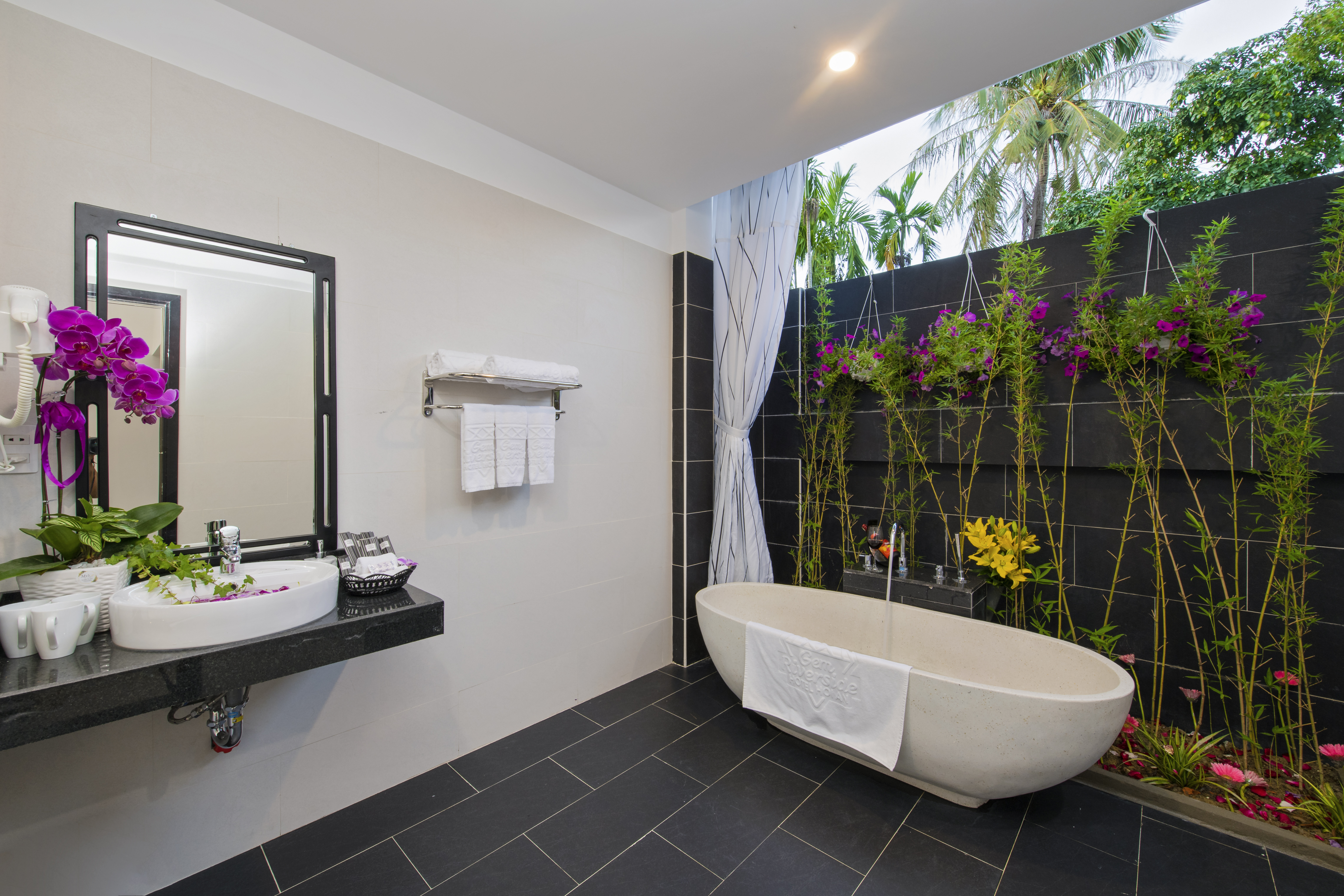 Double Pool View King Bed