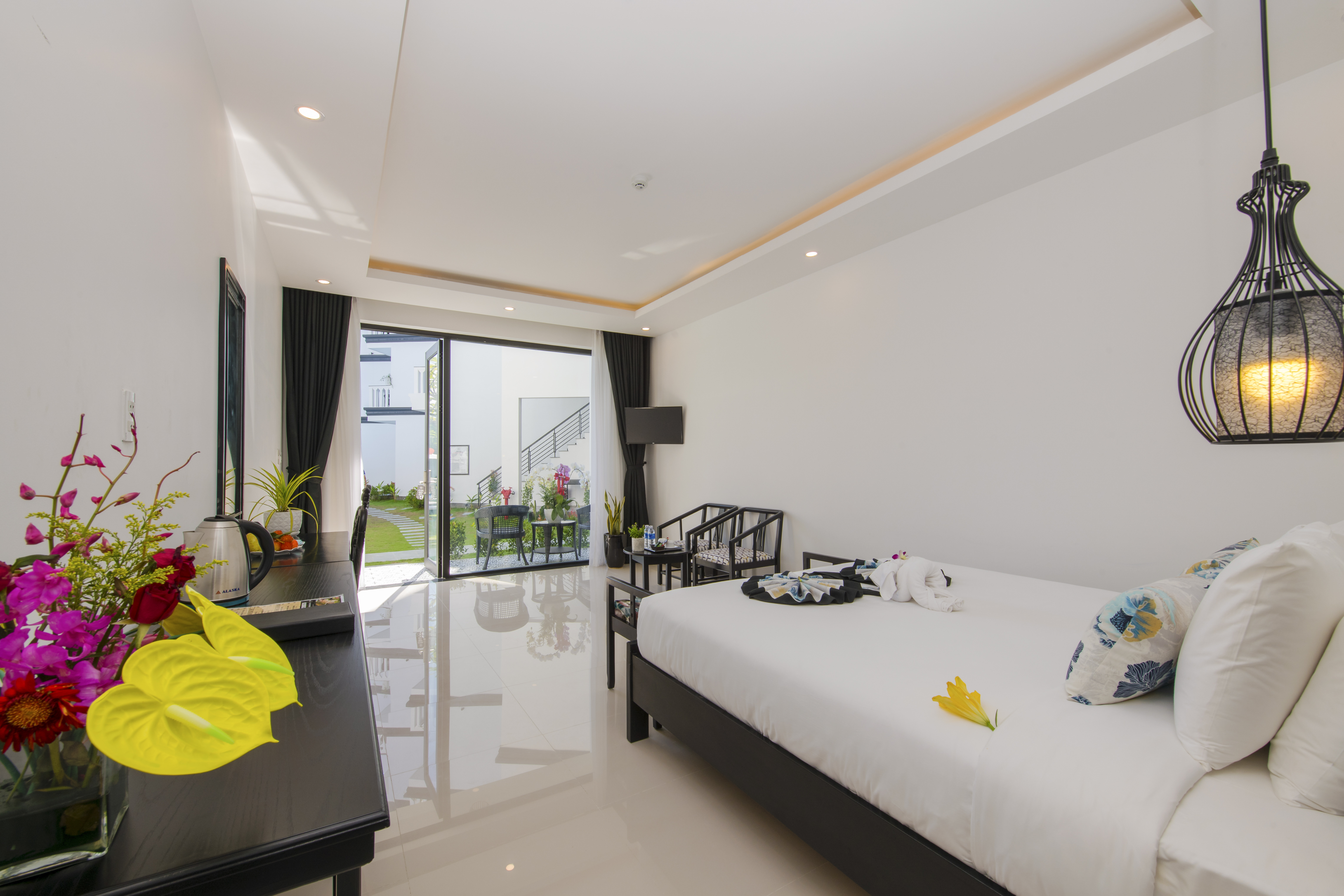 Double Pool View King Bed