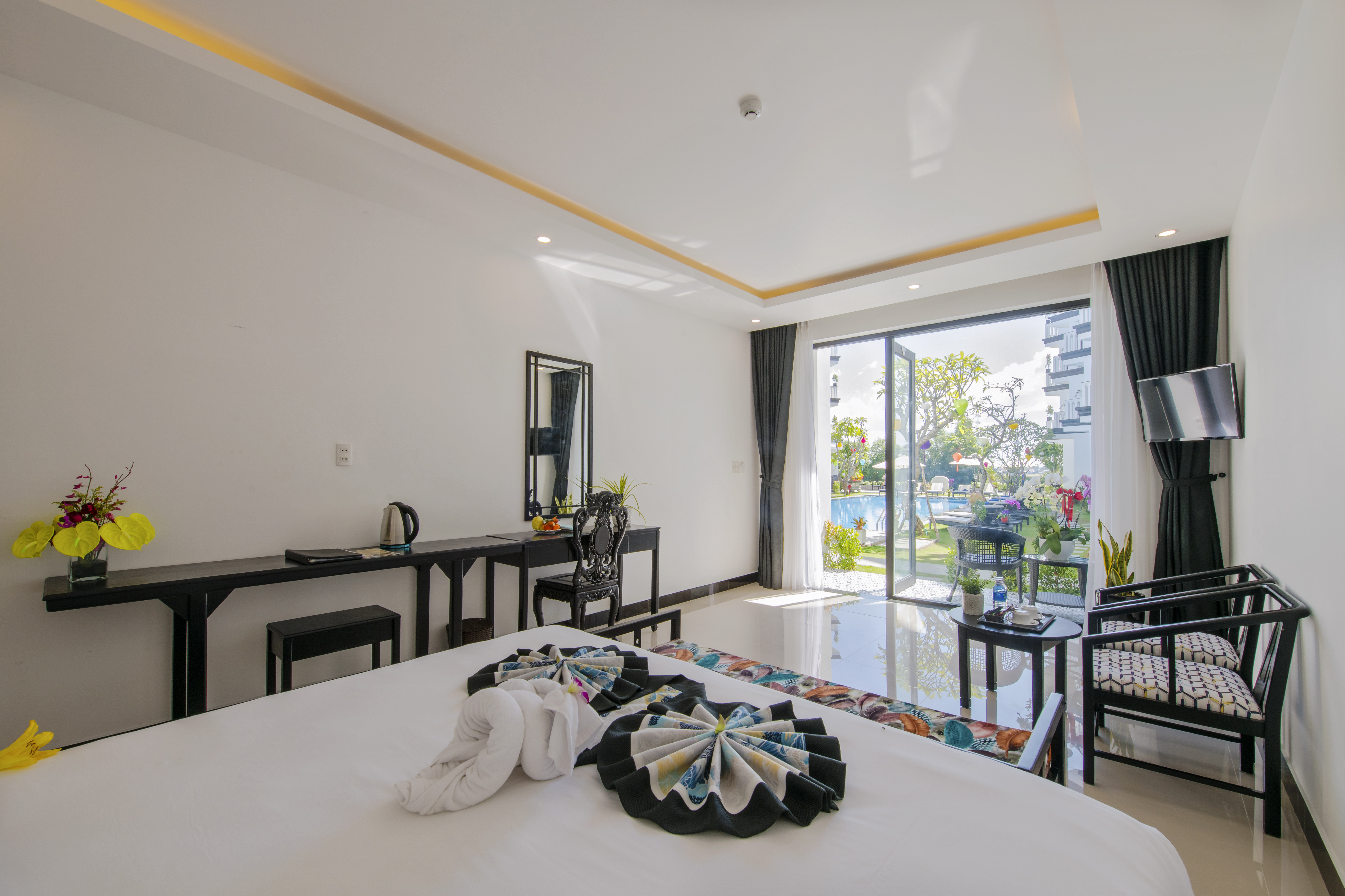 Double Pool View King Bed