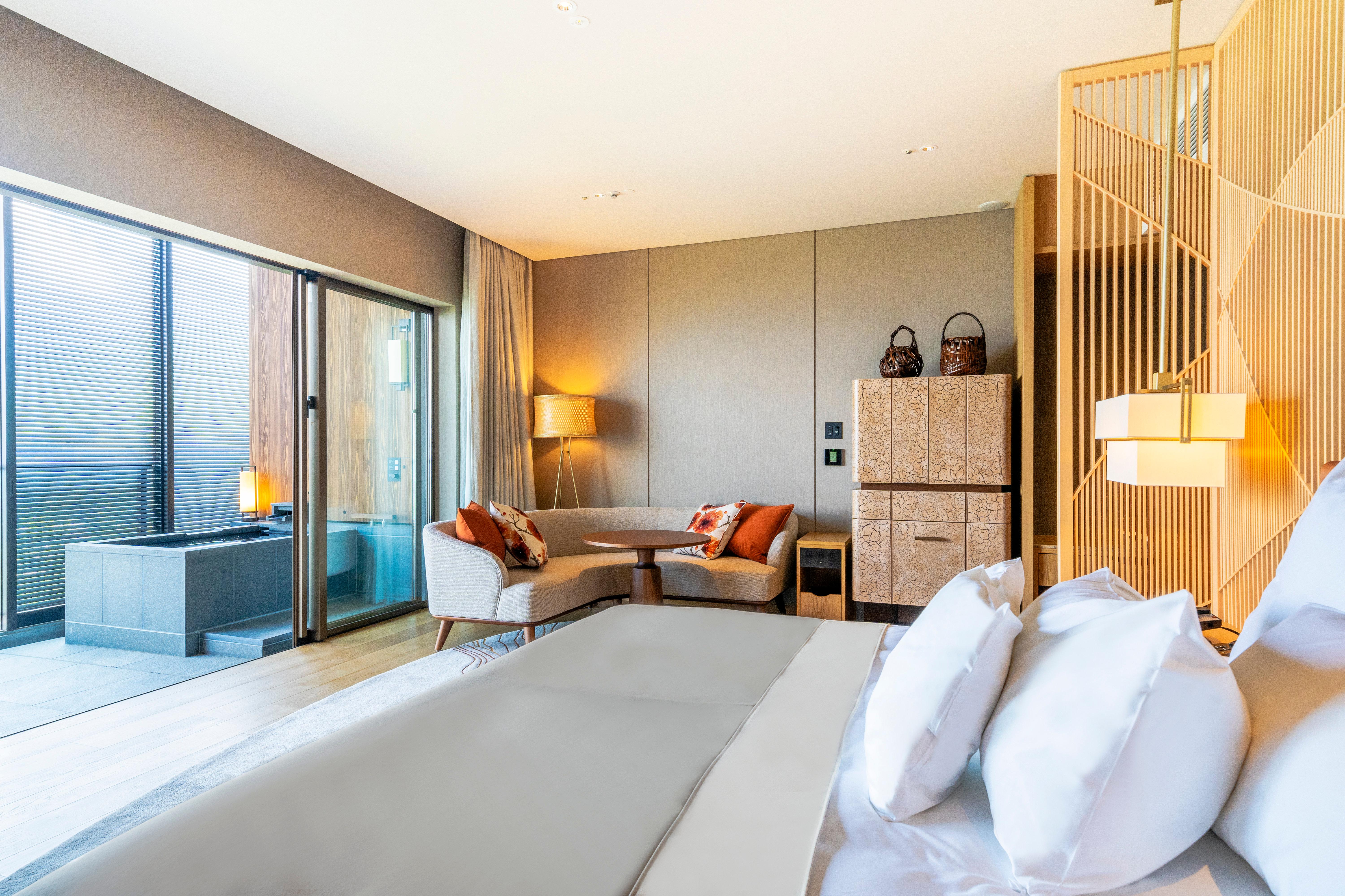 Double Club King Bed