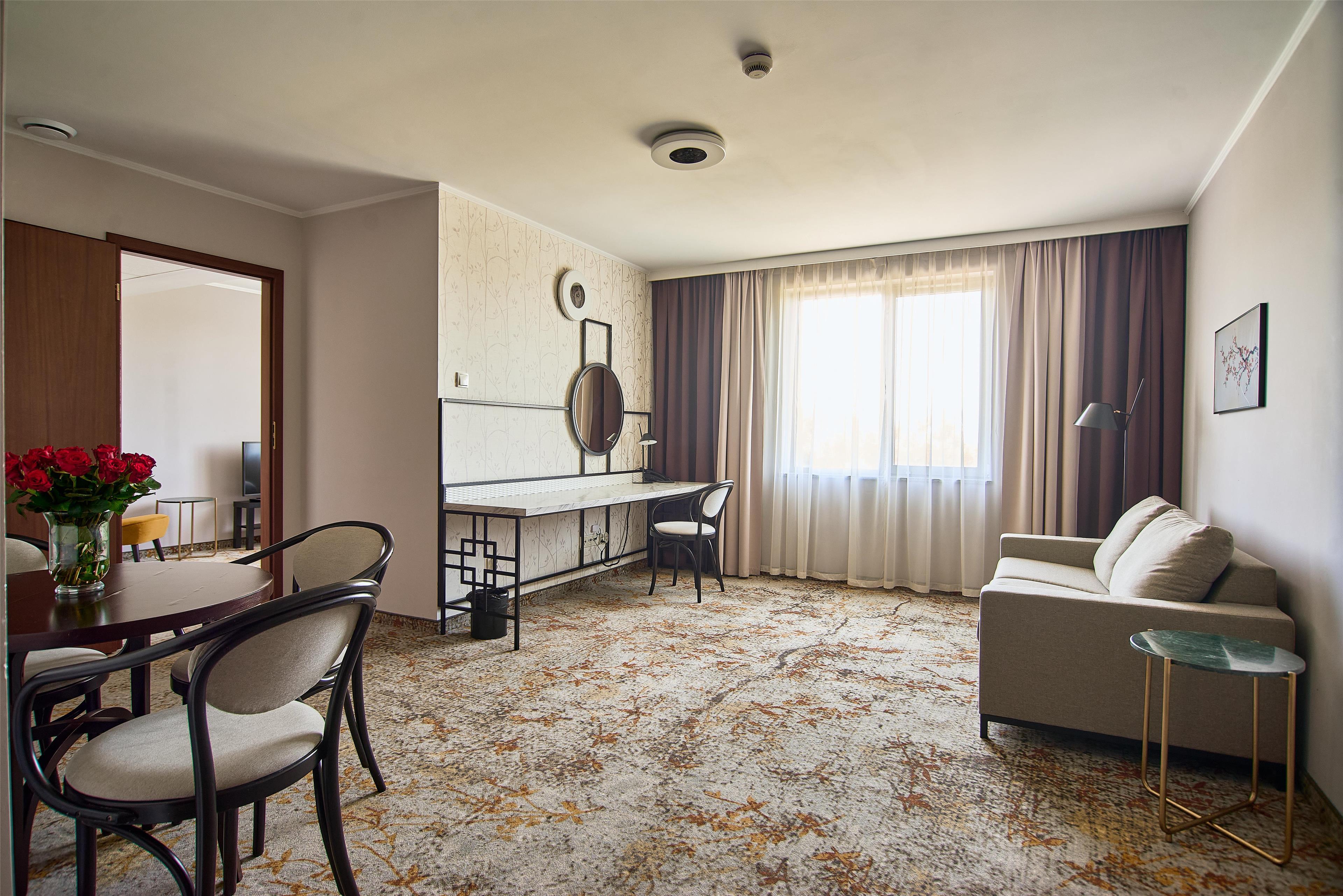 Junior Suite King Size Bed