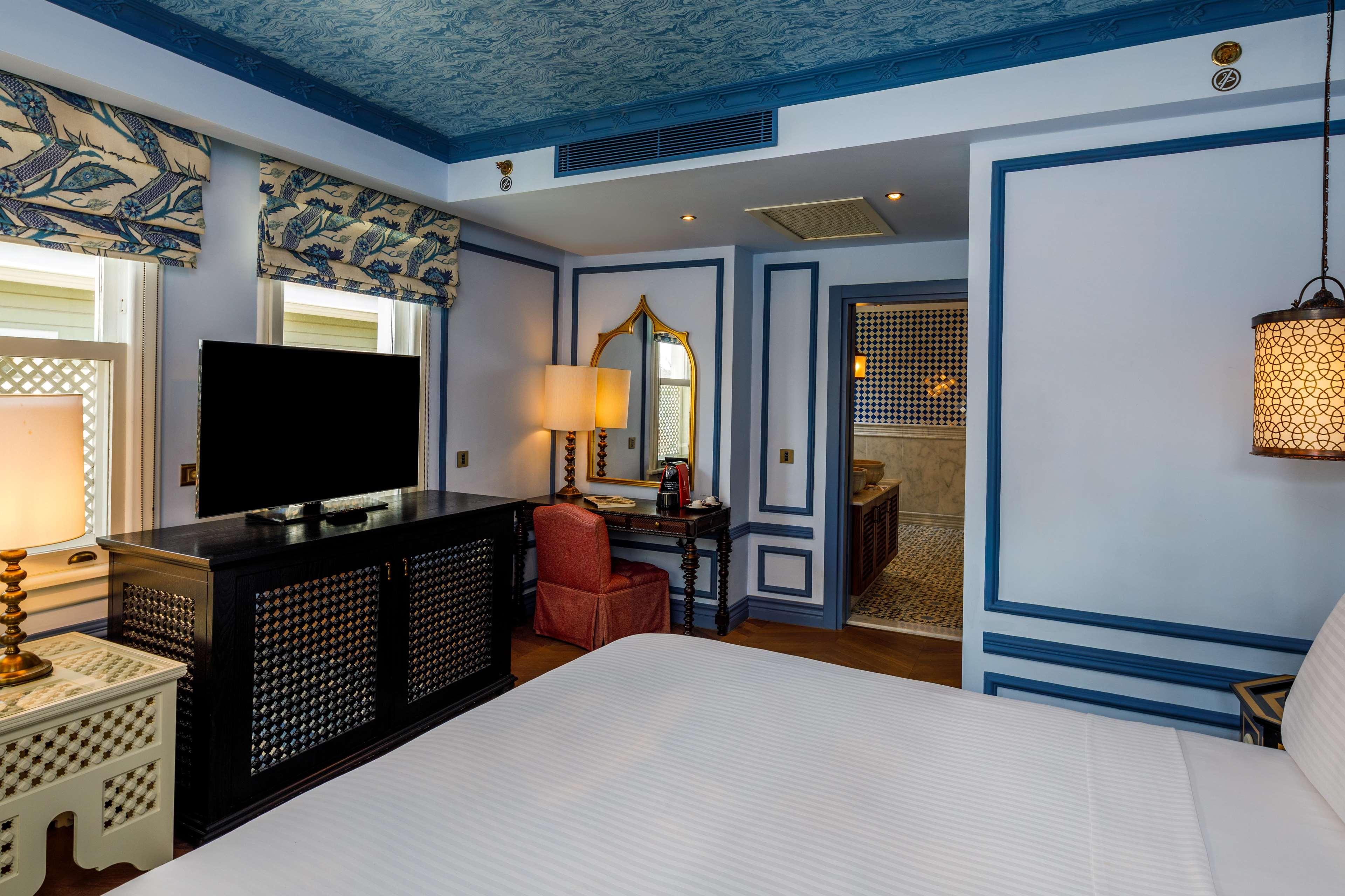 Double Guest Room King Bed