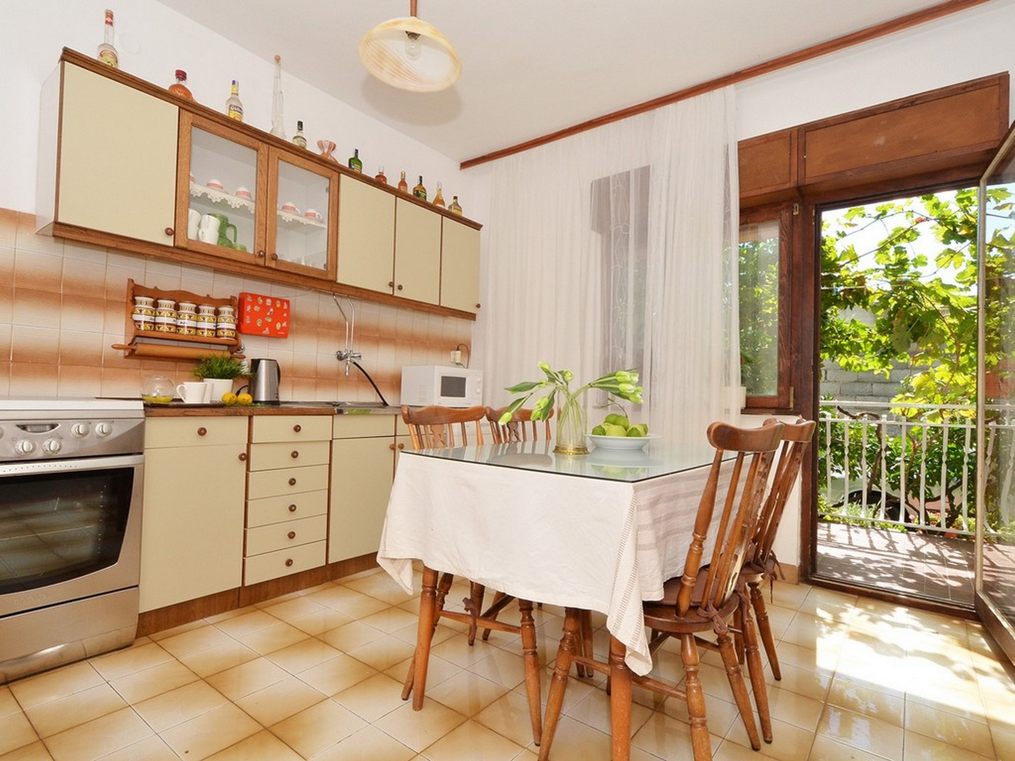 Apartment Capacity 6