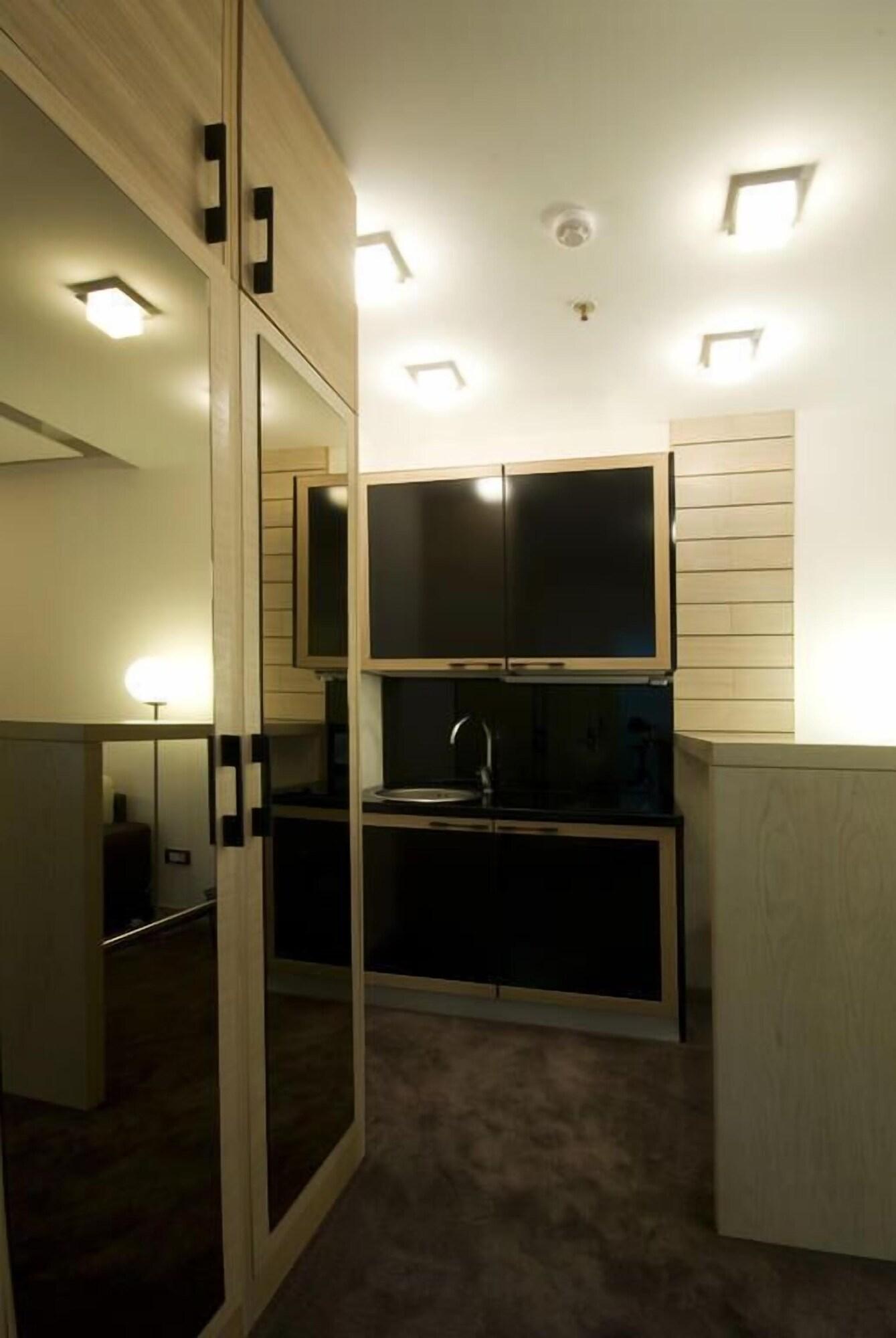 Suite Queen Size Bed