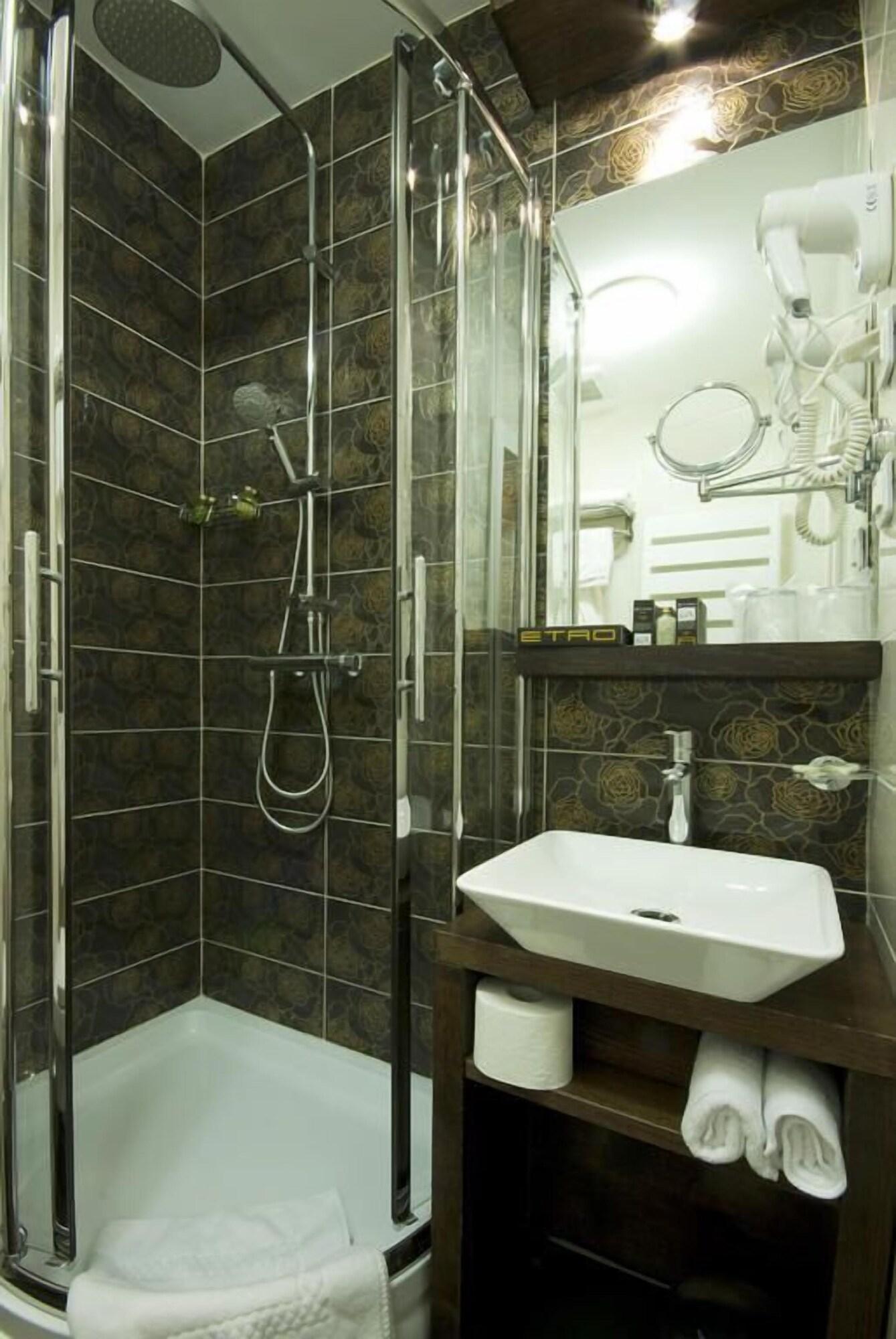 Suite Queen Size Bed