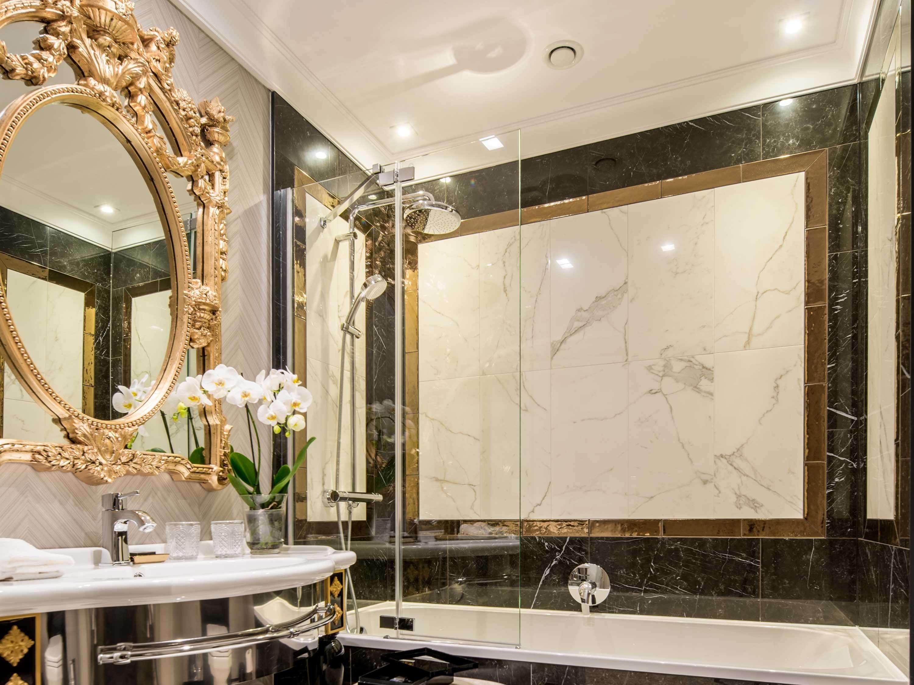 Double Deluxe King Bed