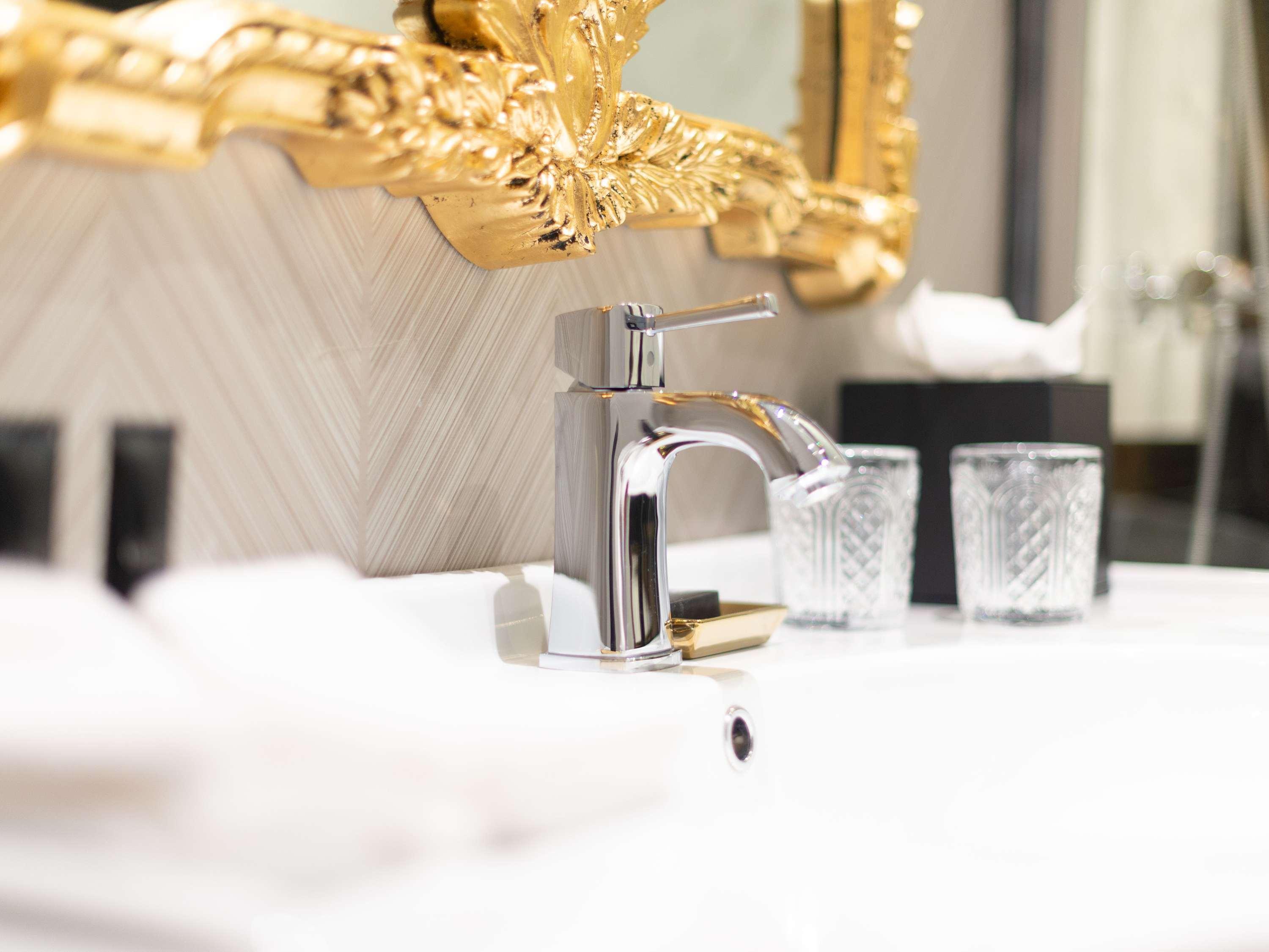 Double Deluxe King Bed