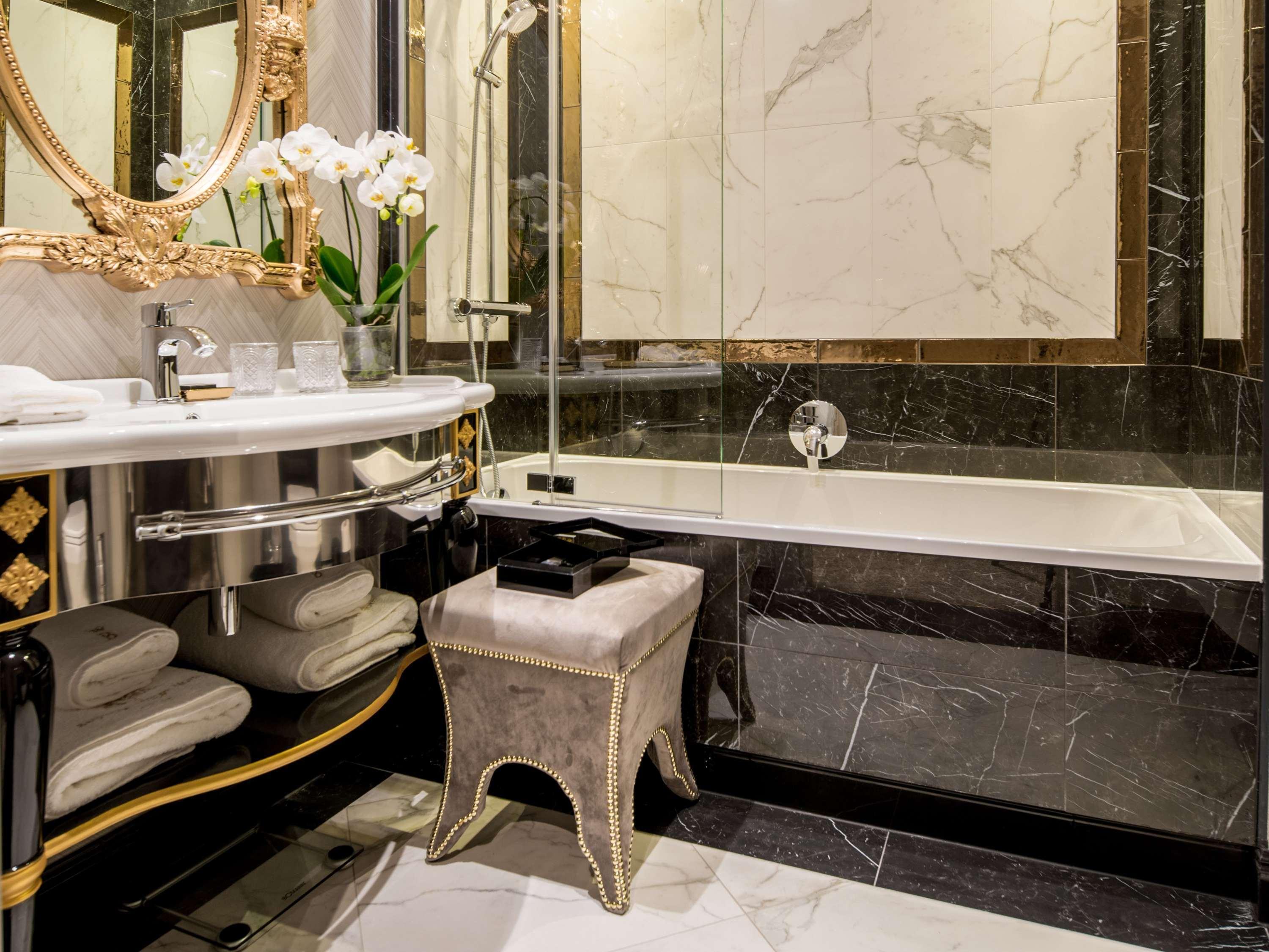 Double Deluxe King Bed