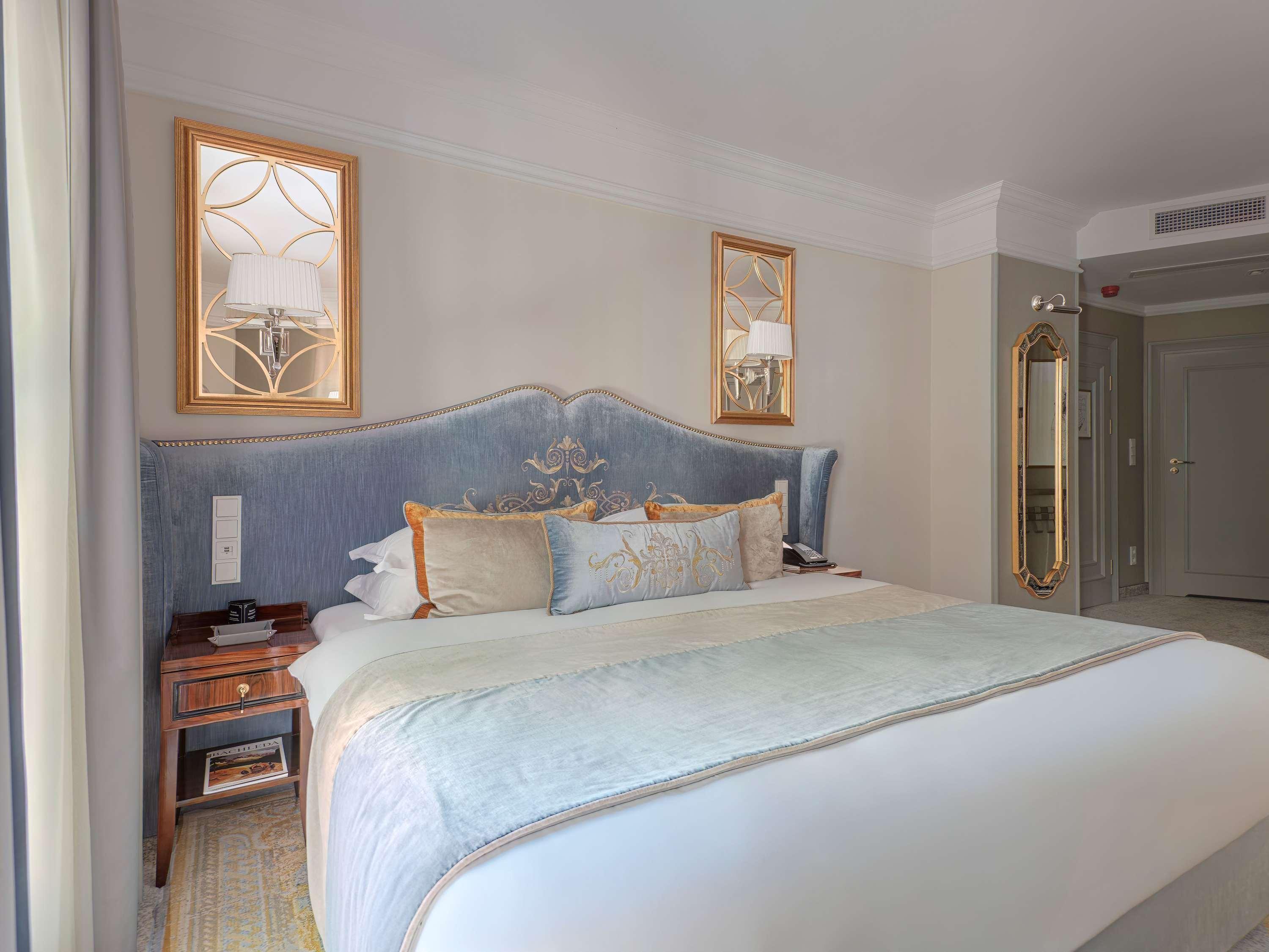 Double Deluxe King Bed