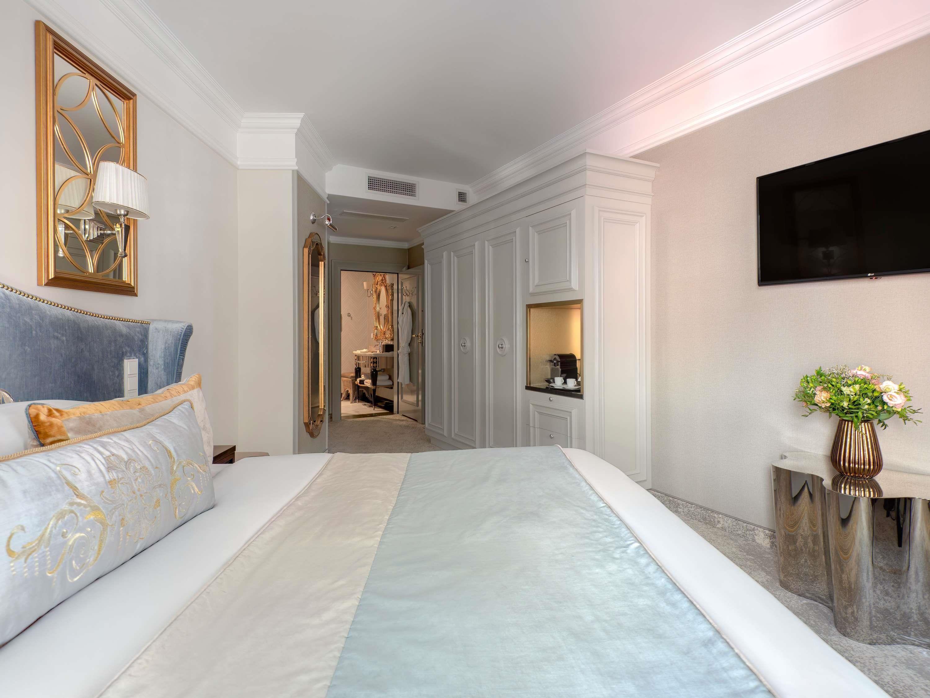 Double Deluxe King Bed