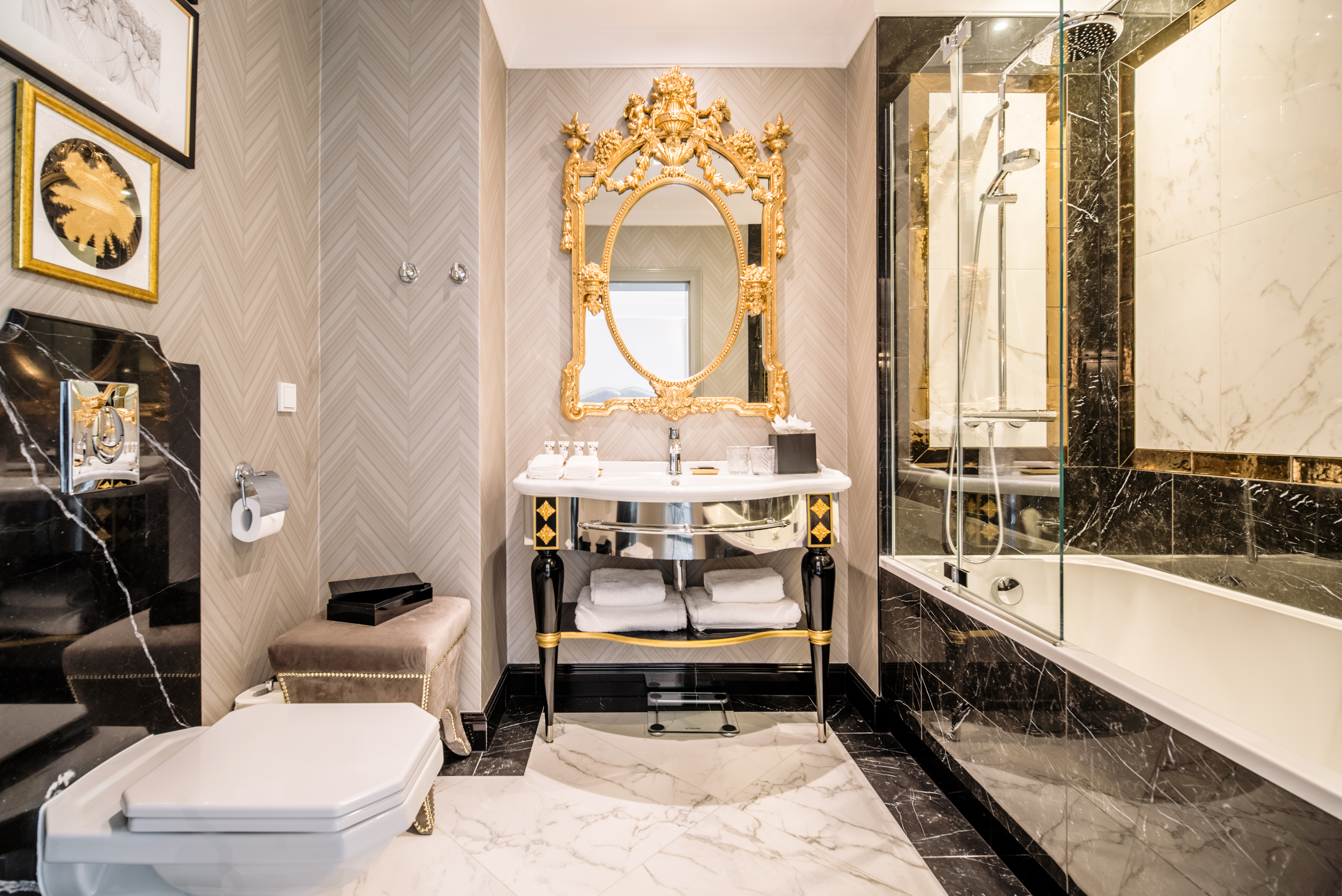 Double Deluxe King Bed