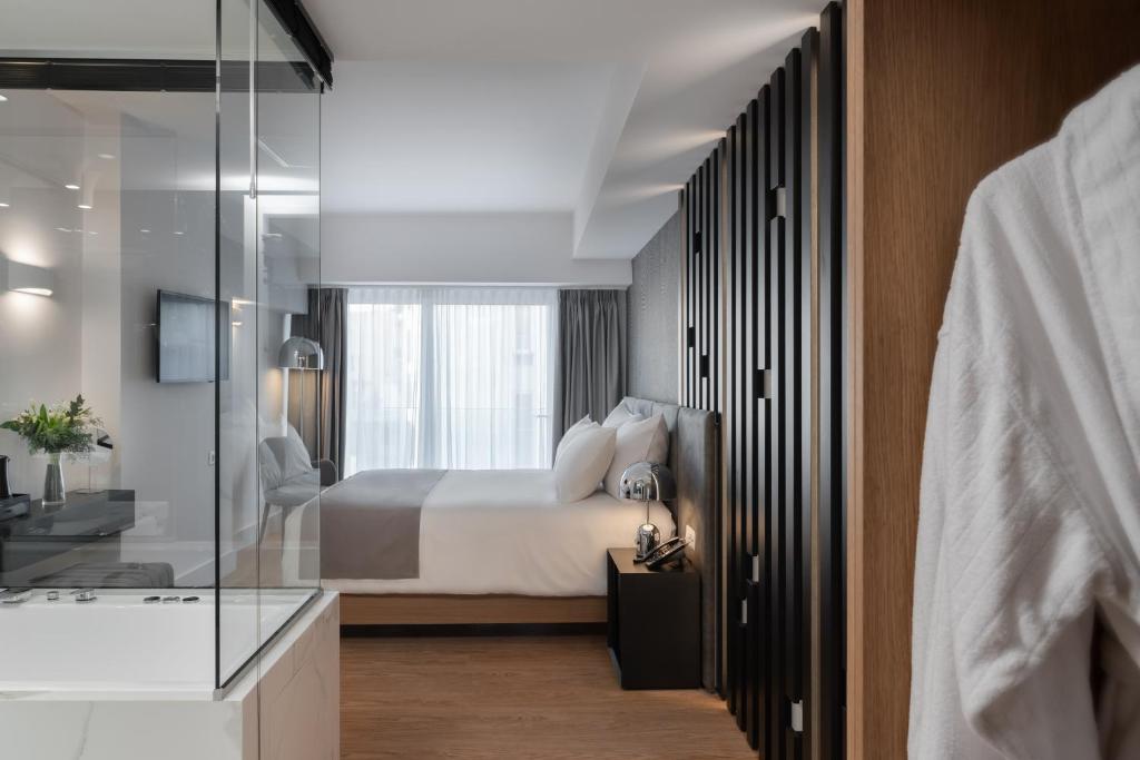 Double or Twin Deluxe with Jacuzzi