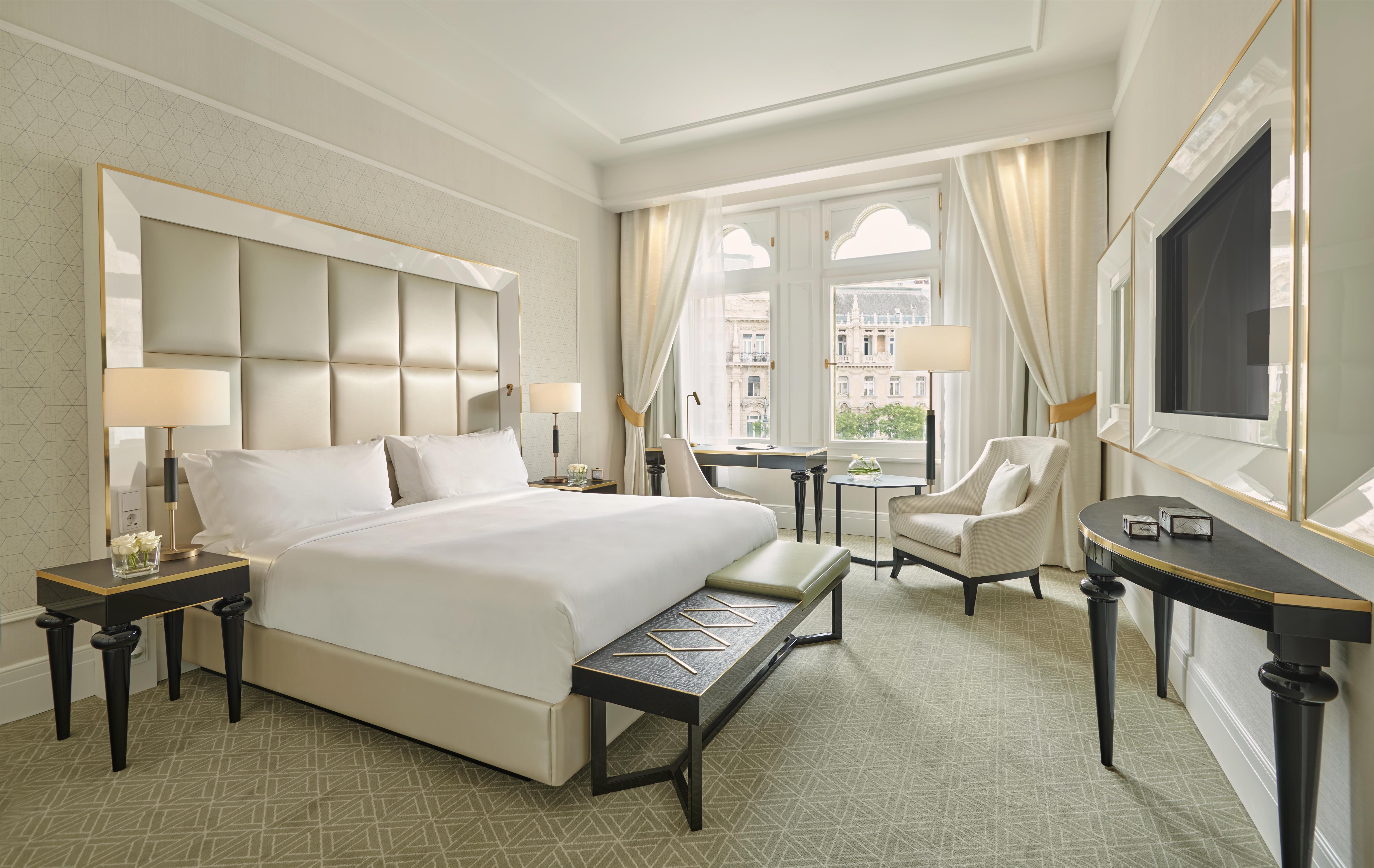 Double Deluxe City View King Bed