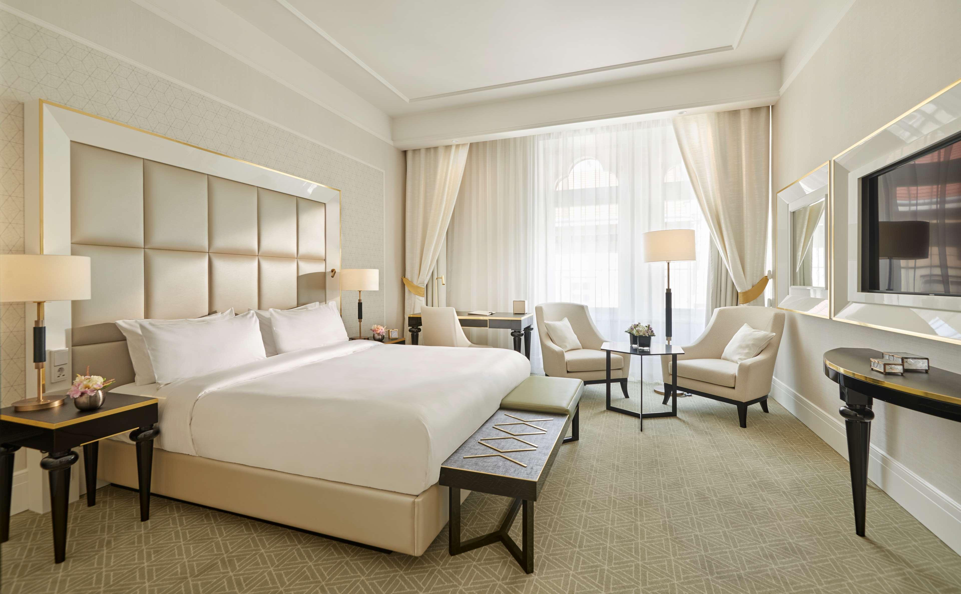 Double Deluxe King Bed