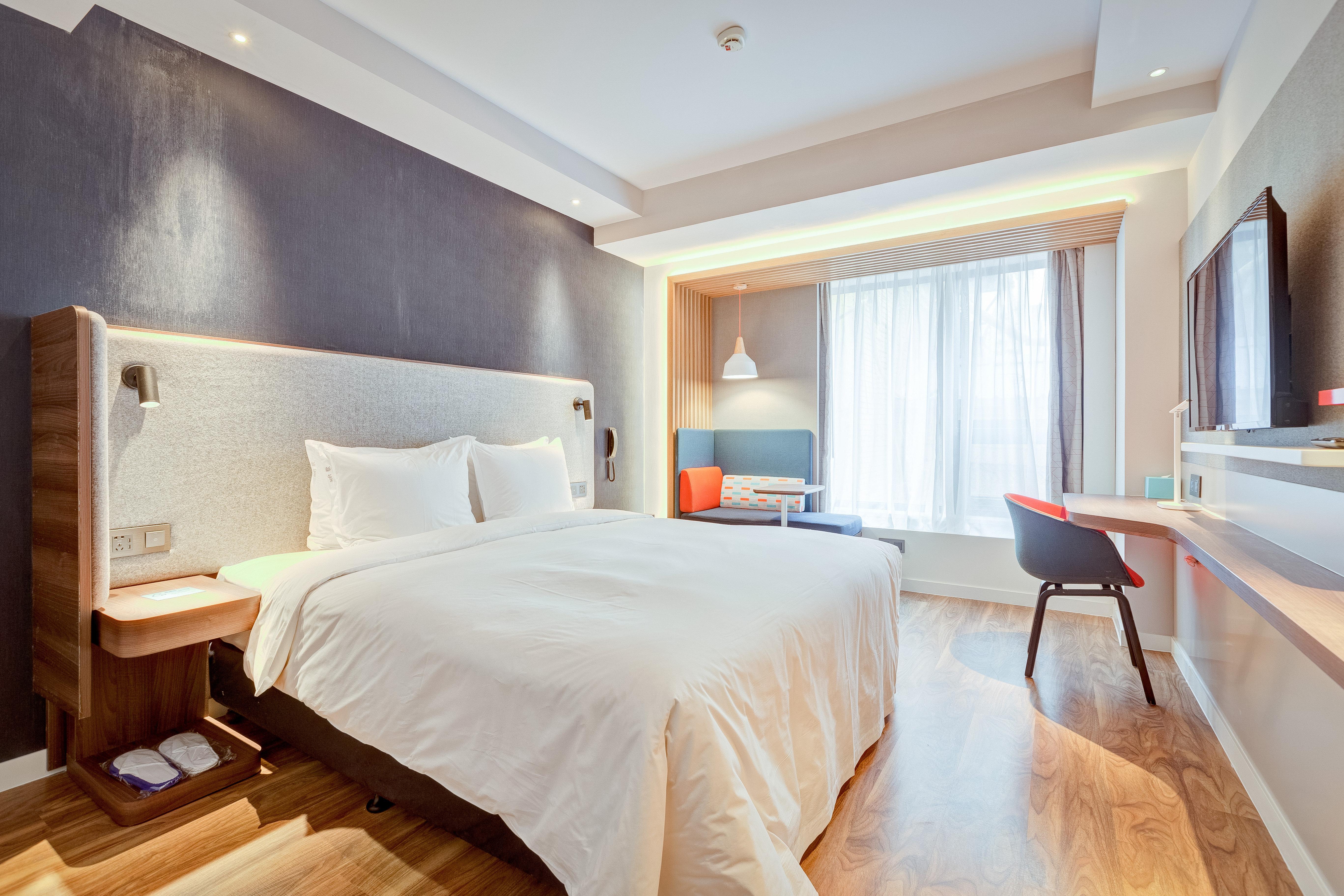 Double Queen Size Bed