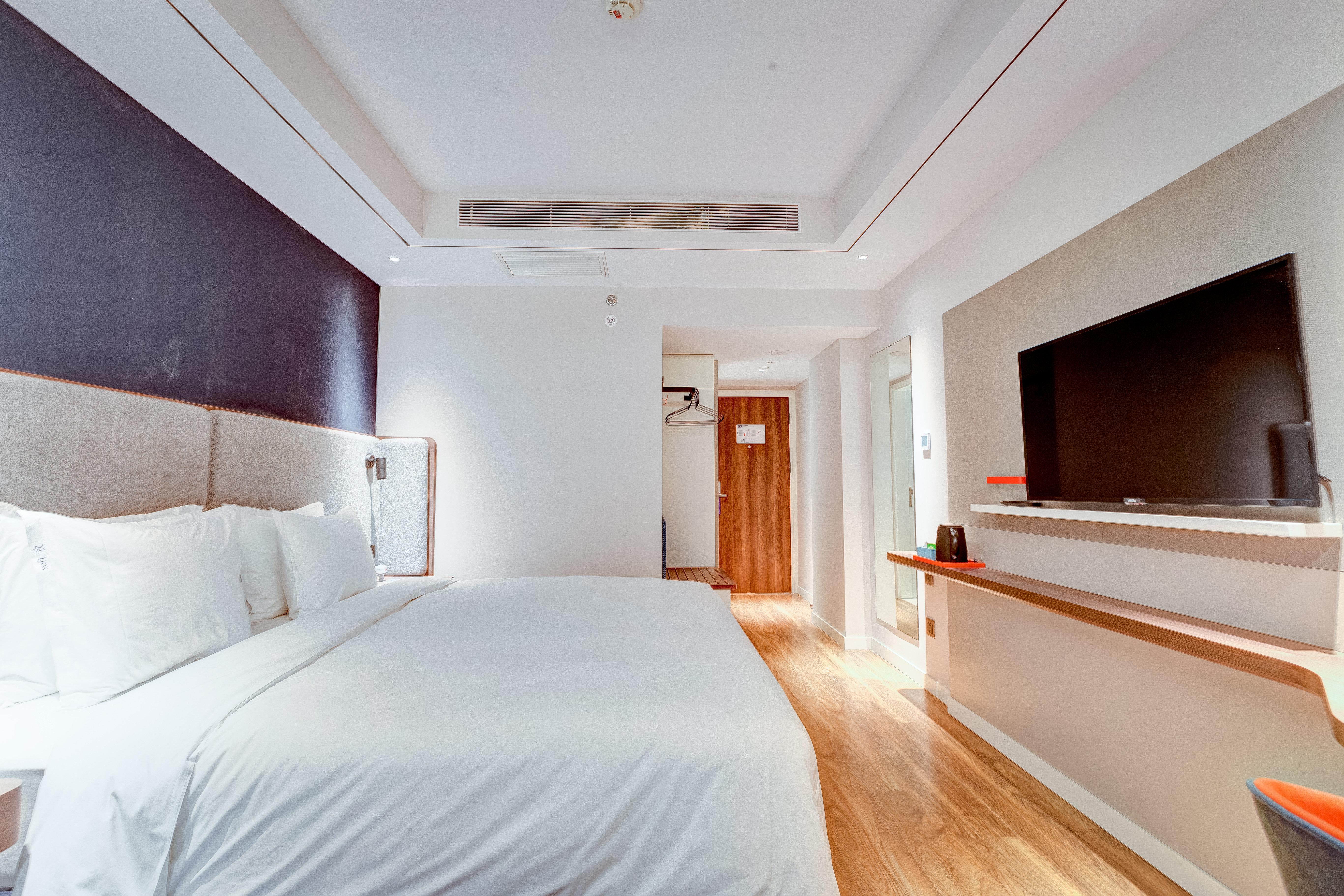 Double Queen Size Bed