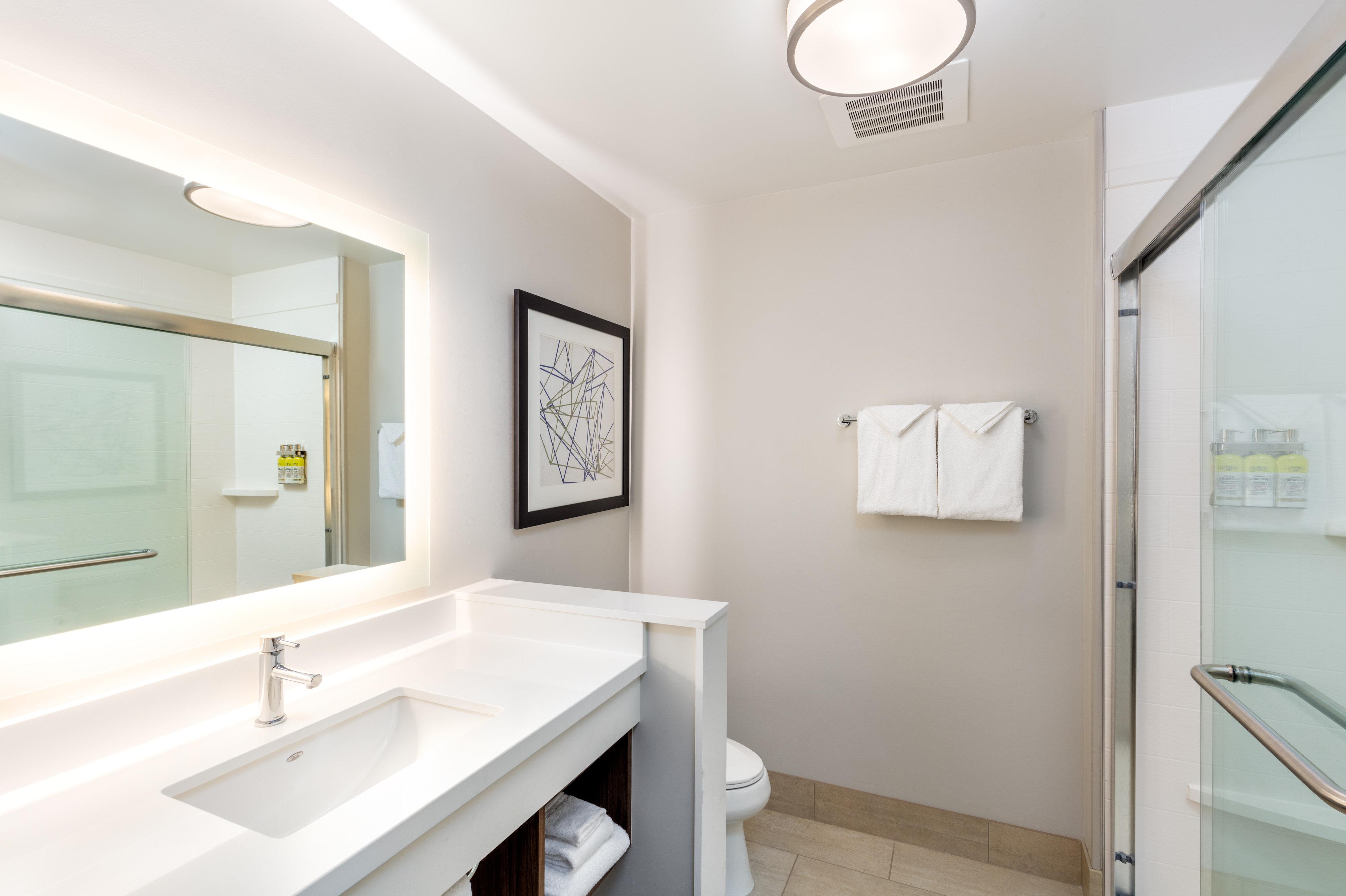 Suite Accessible King Size Bed