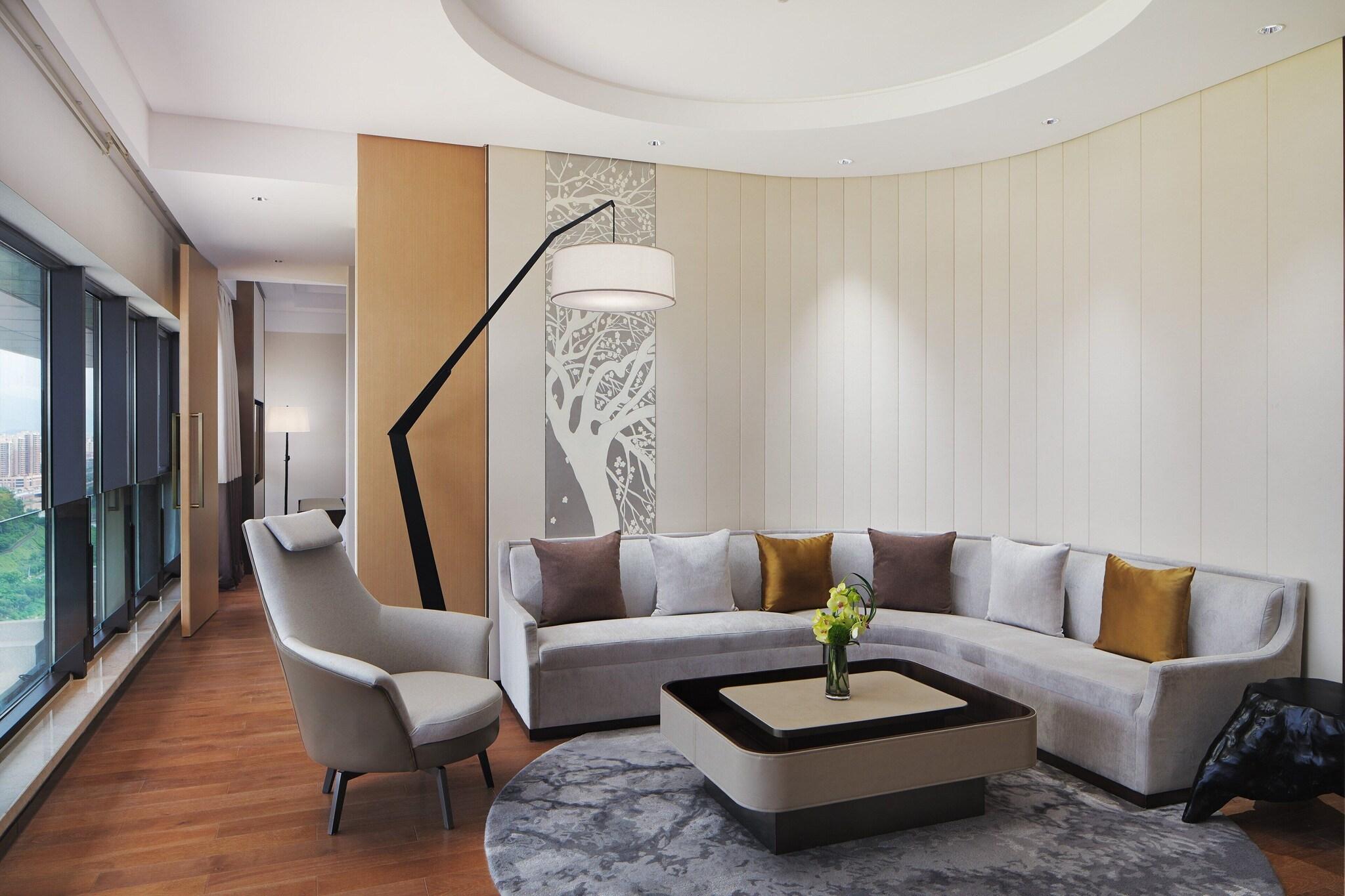 Double City View King Bed