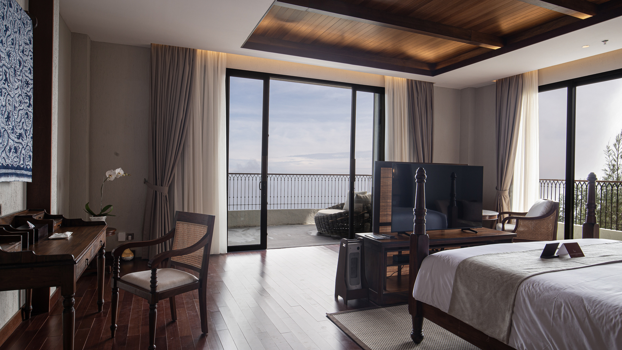 Suite Queen Size Bed