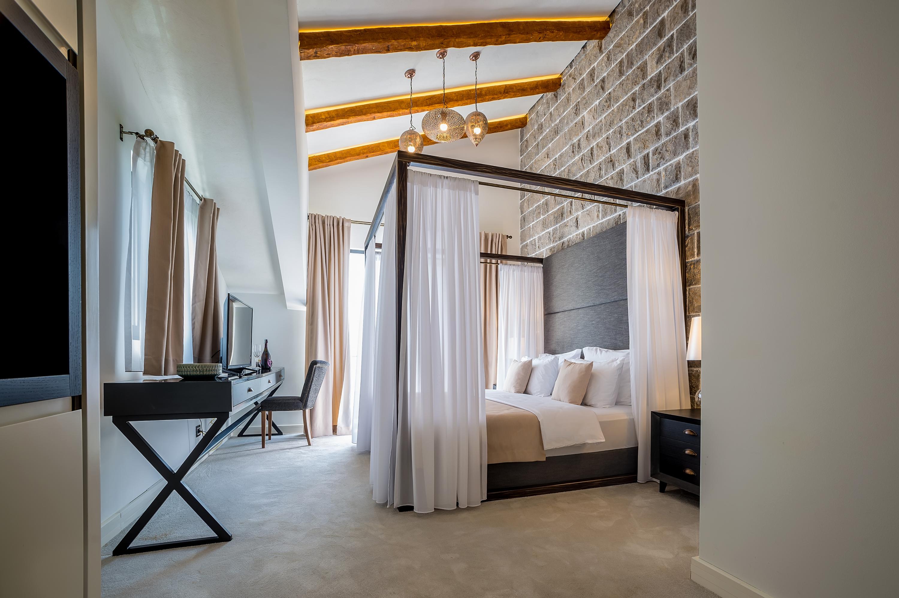 Double Deluxe King Bed