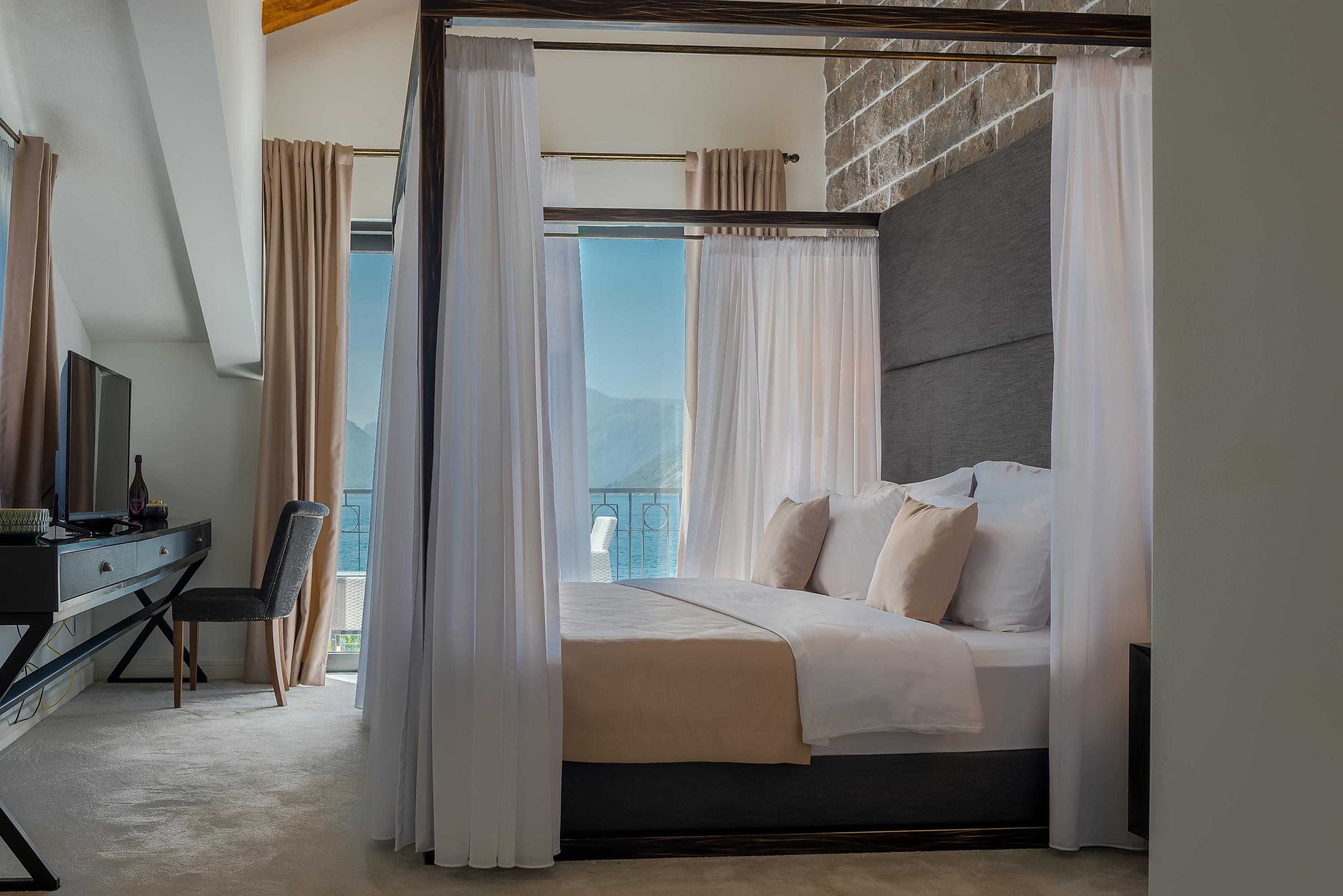 Double Deluxe King Bed