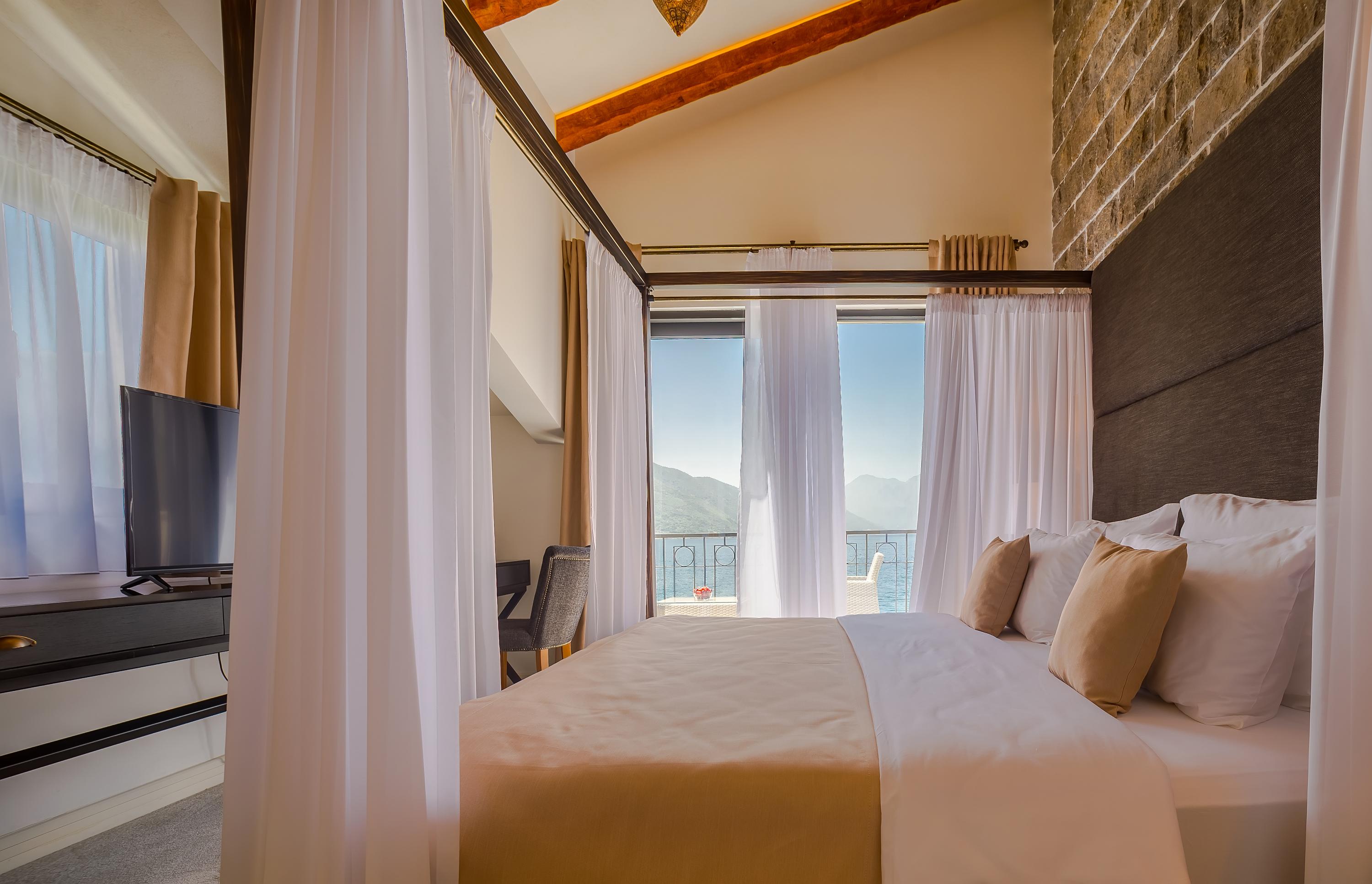 Double Deluxe King Bed